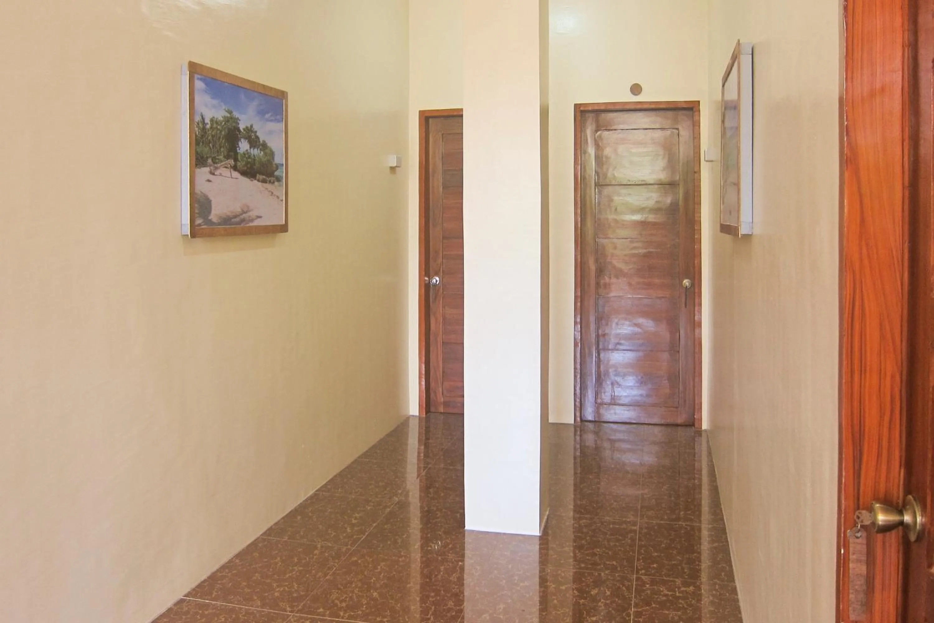 Facade/entrance in SMAK's Hotel