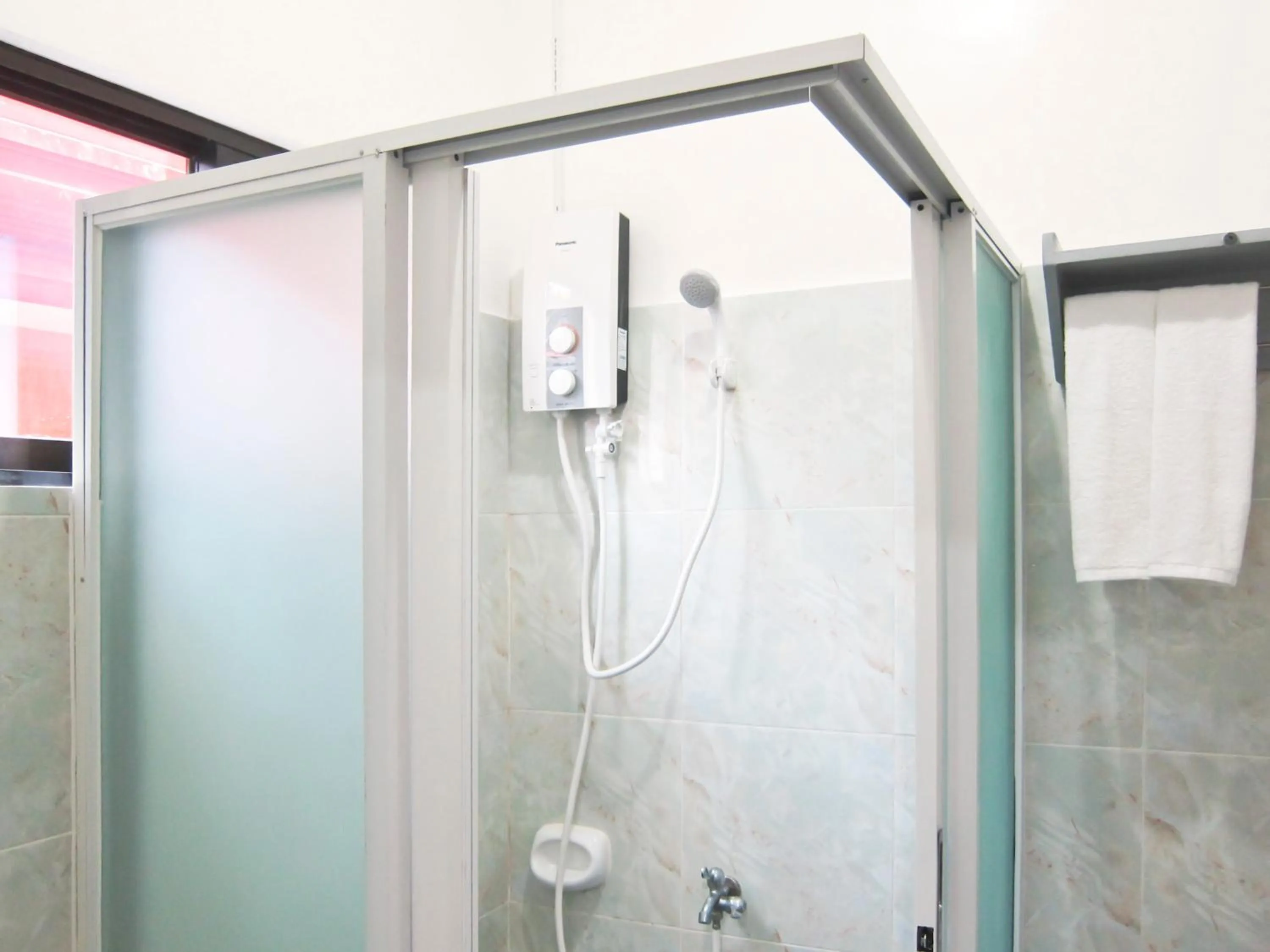 Shower in SMAK's Hotel