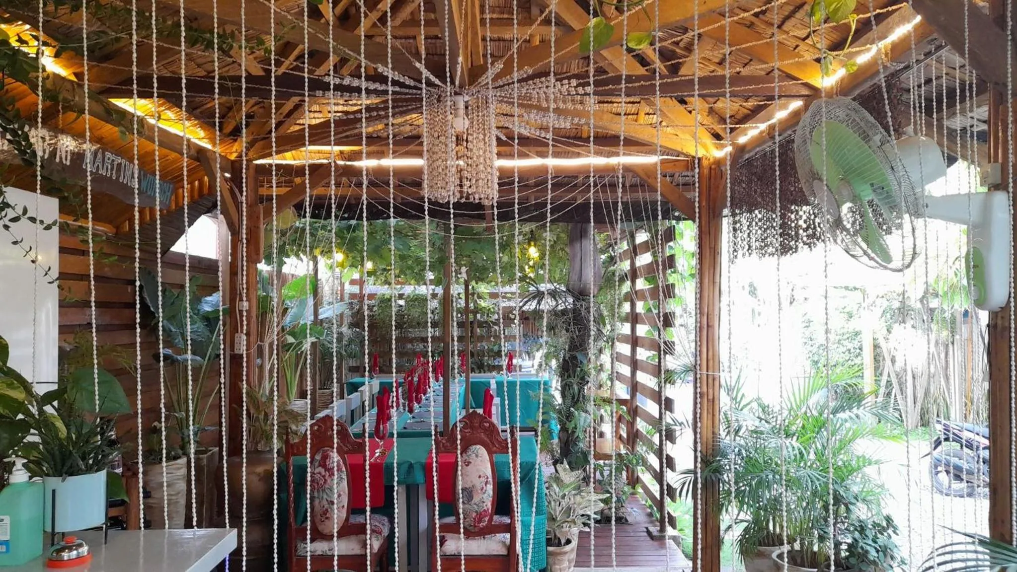 Restaurant/places to eat in SMAK's Hotel