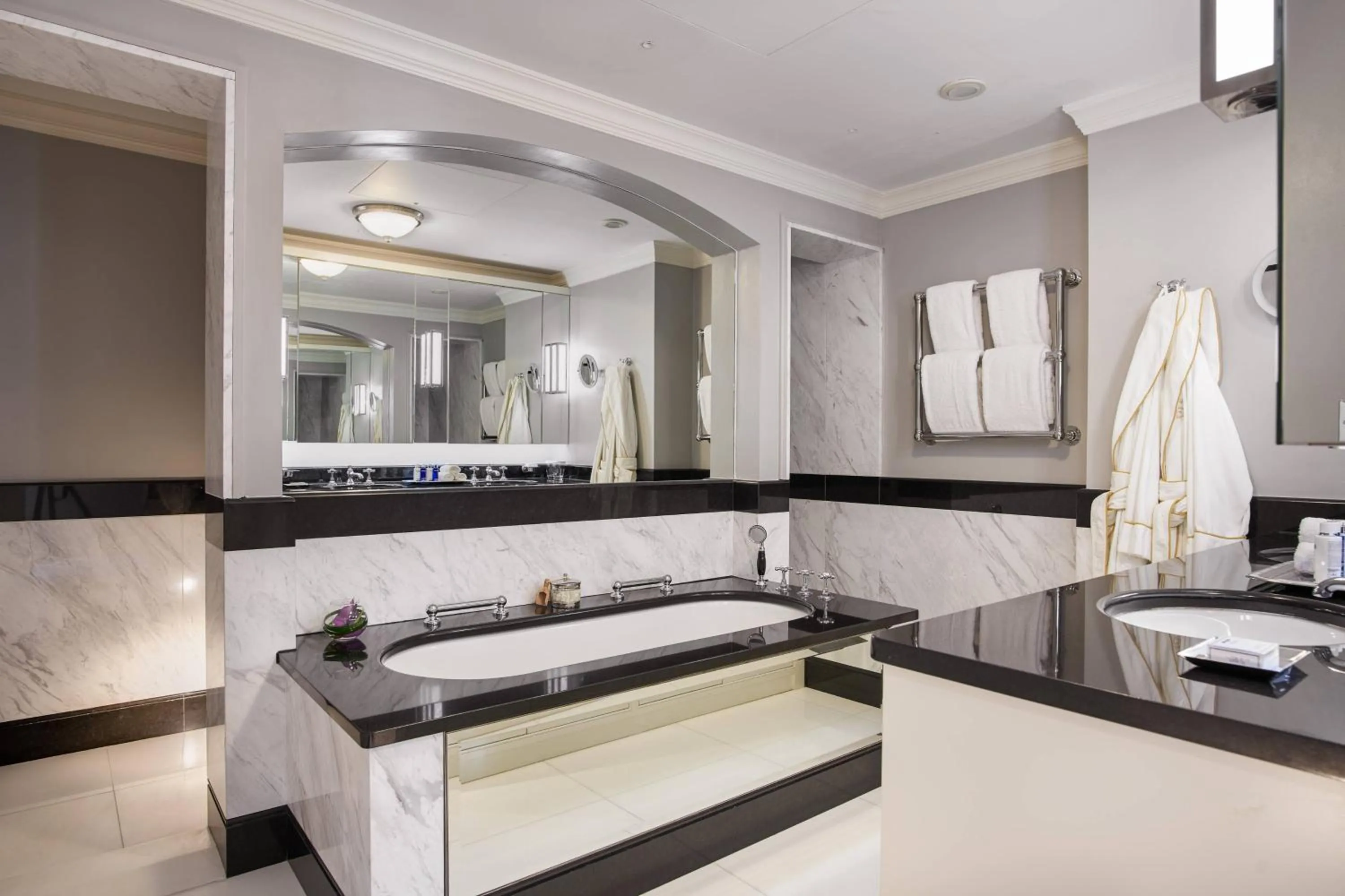 Photo of the whole room in The Shelbourne, Autograph Collection