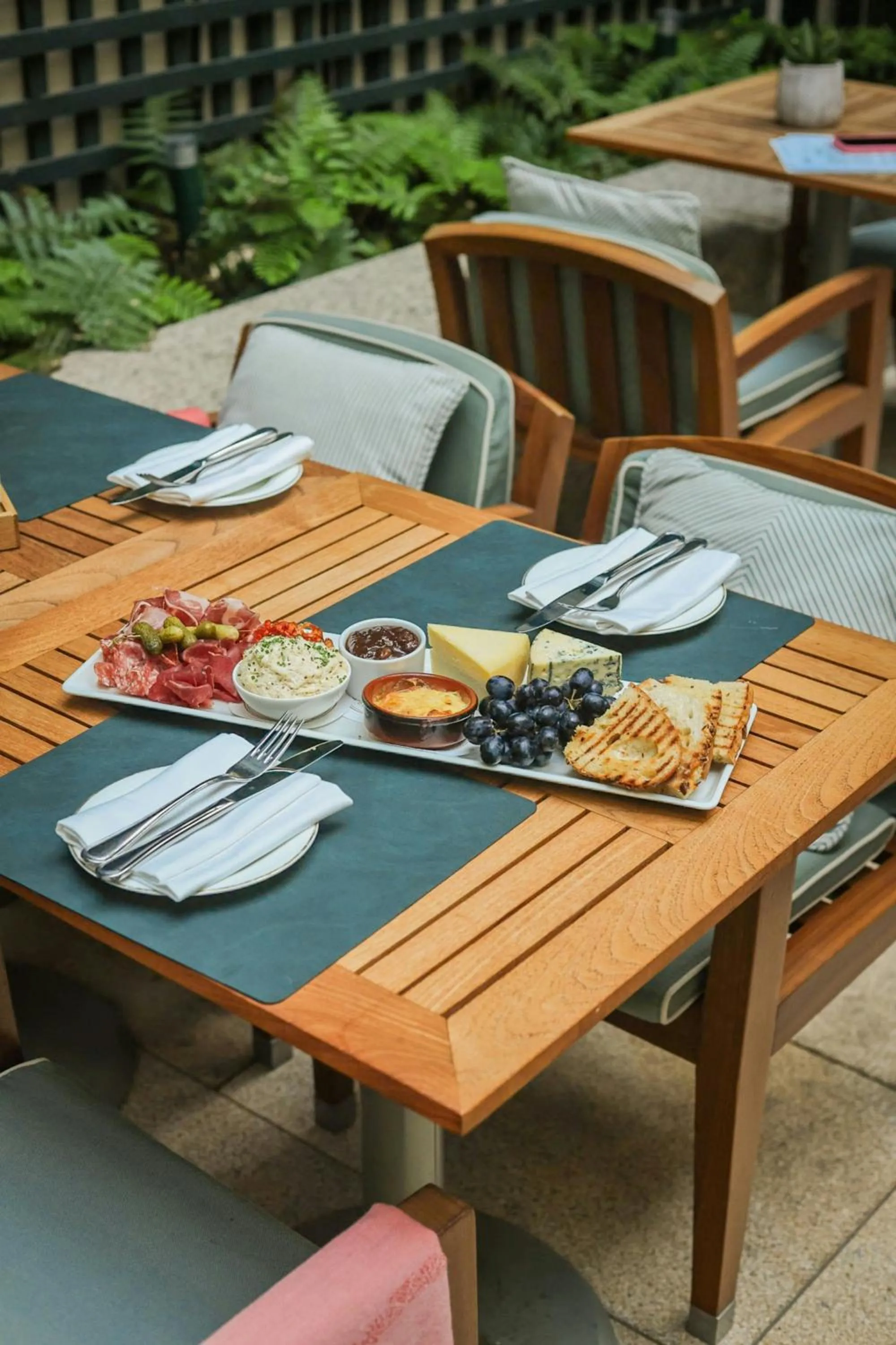 Restaurant/places to eat in The Shelbourne, Autograph Collection