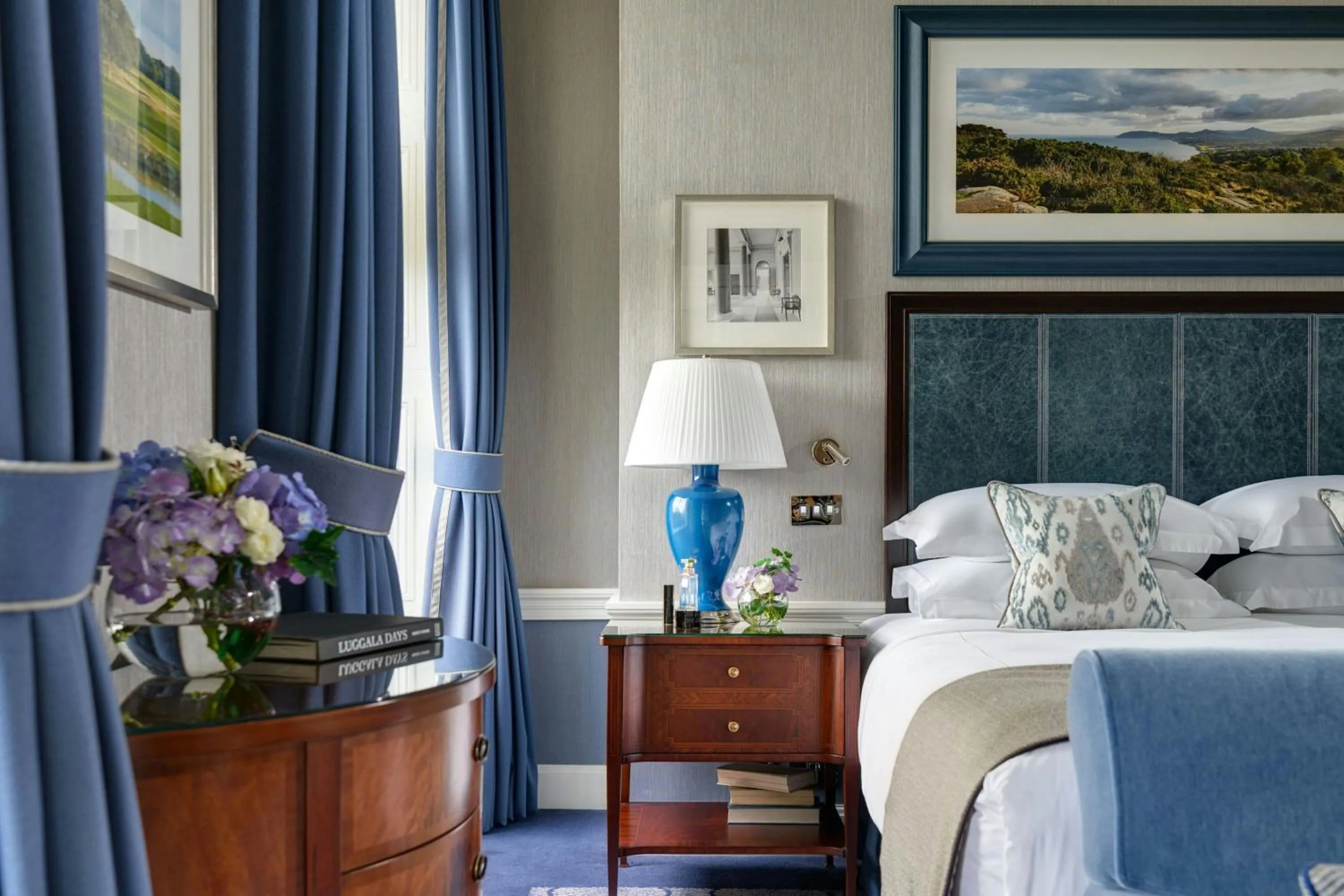 Photo of the whole room, Bed in The Shelbourne, Autograph Collection