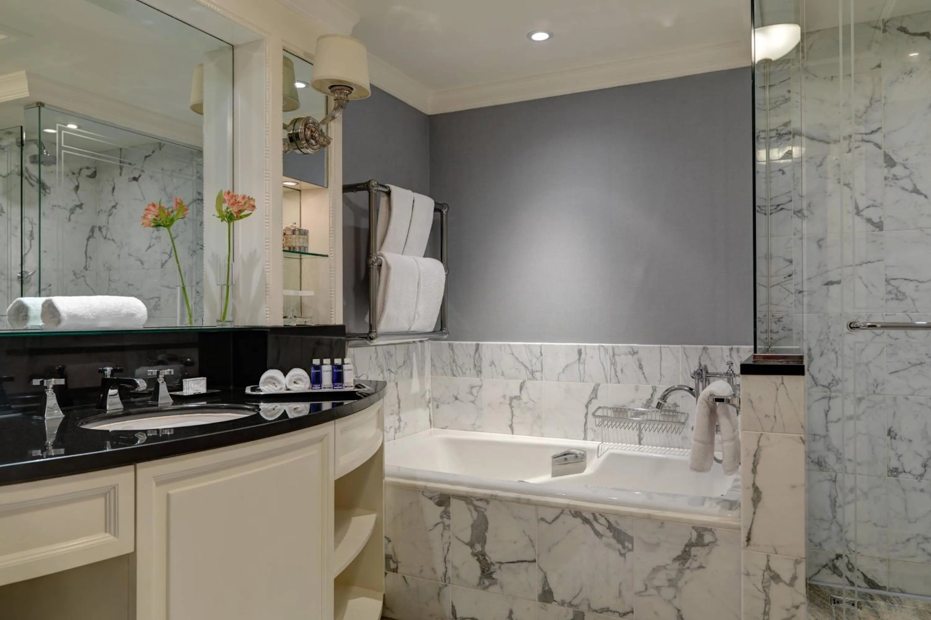 Bathroom in The Shelbourne, Autograph Collection