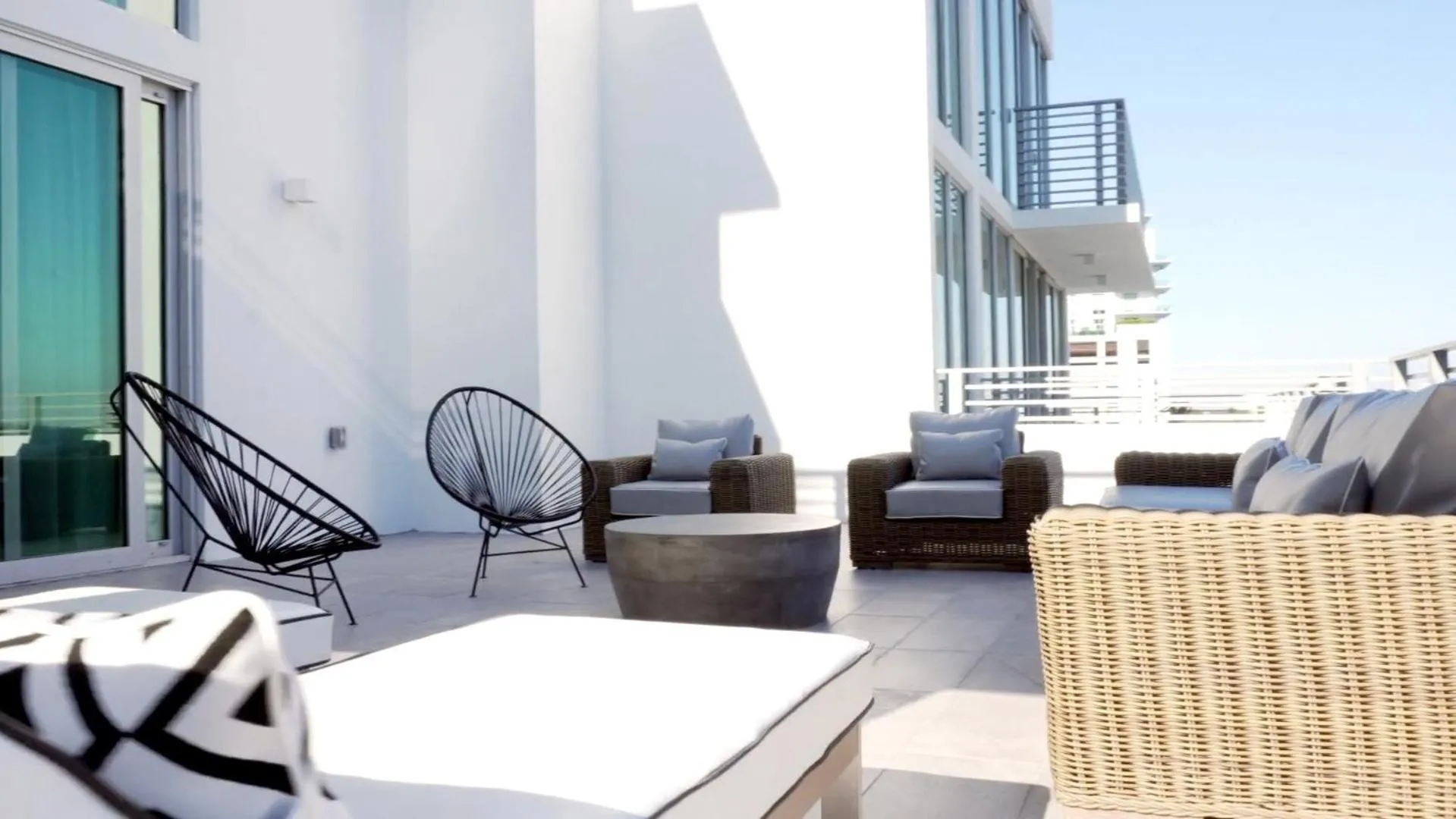 Balcony/Terrace in 6080 Design Hotel by Eskape Collection