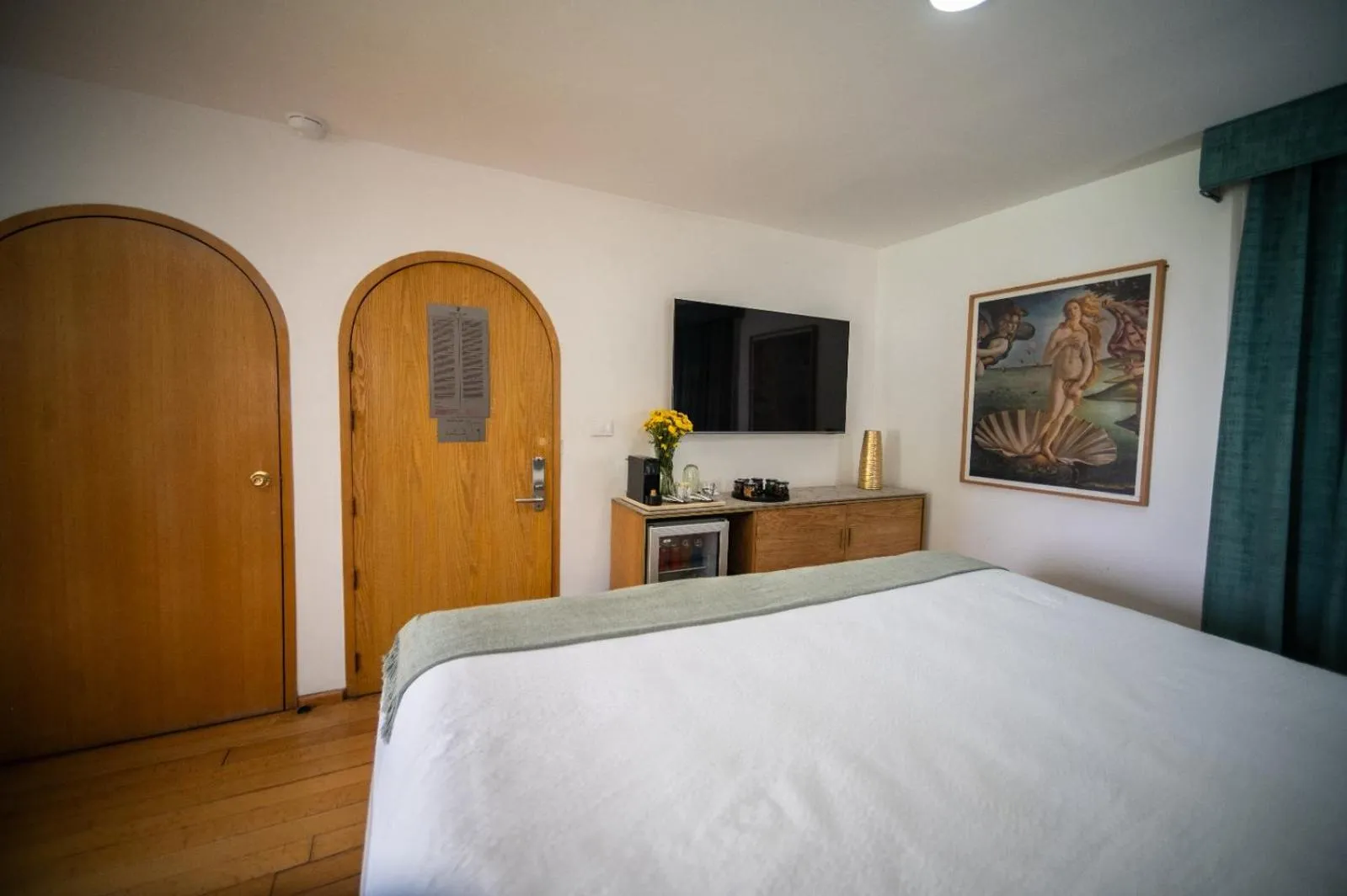 minibar, Bed in Hotel Roma 191