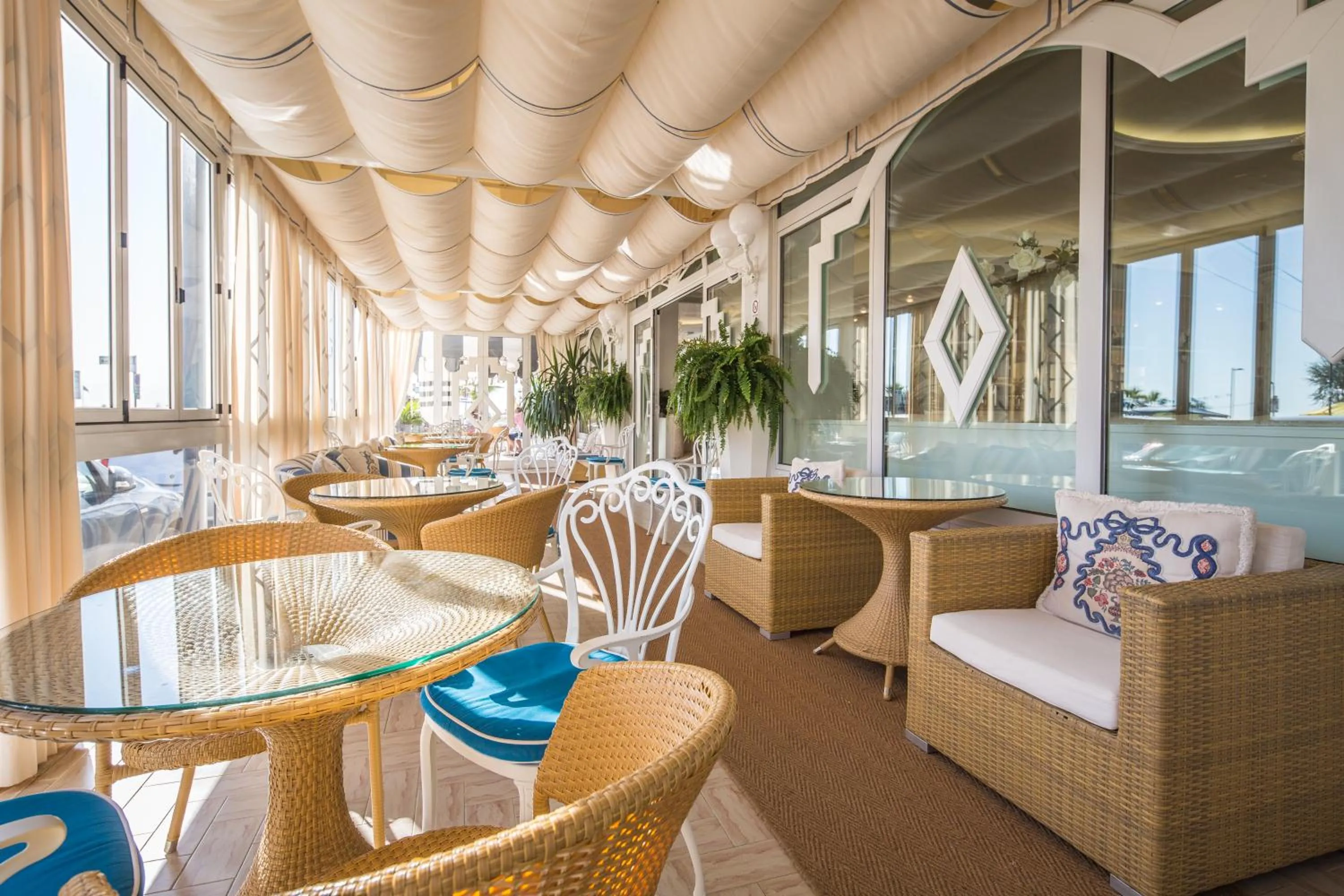 Communal lounge/ TV room in Hotel Principe