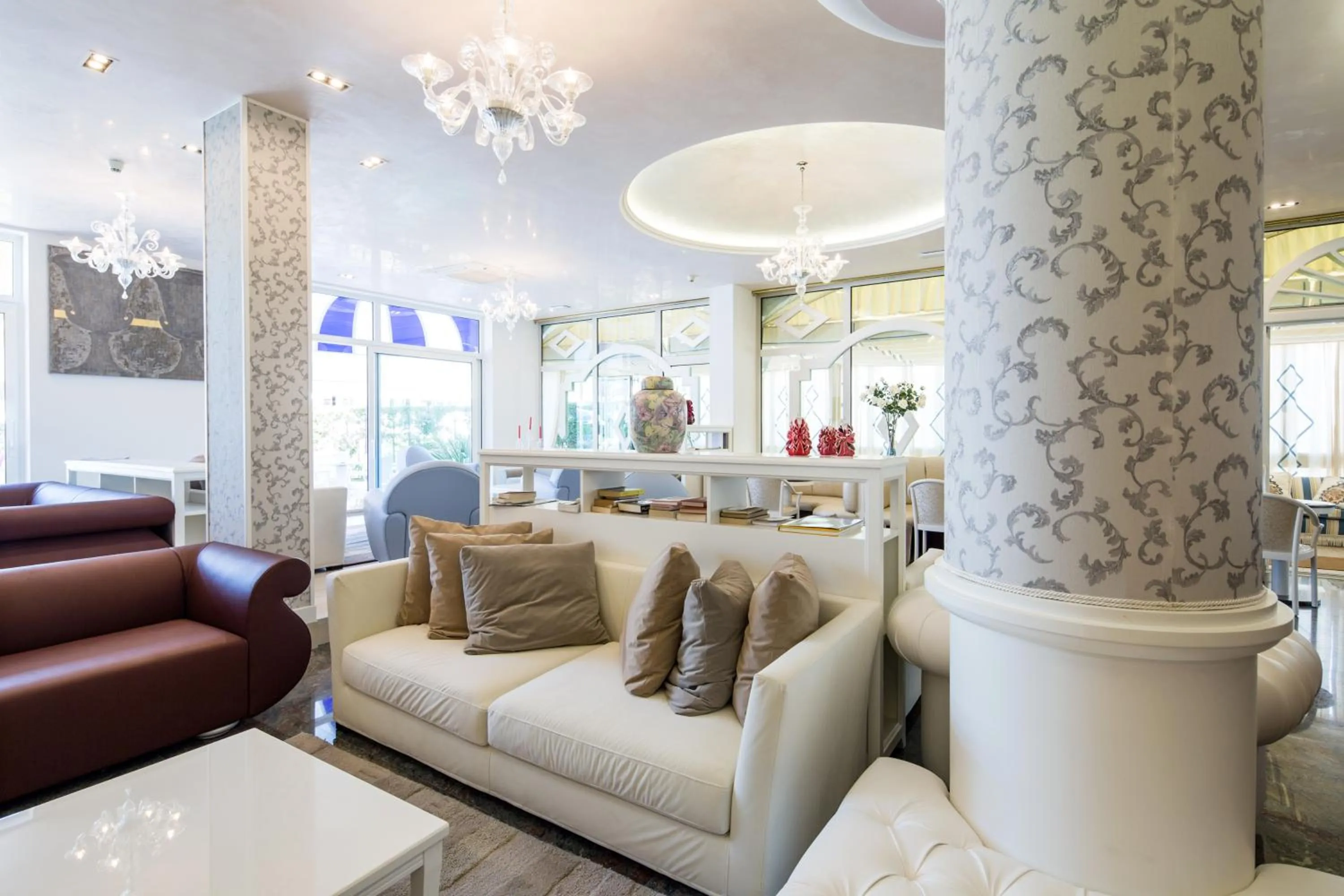 Communal lounge/ TV room in Hotel Principe