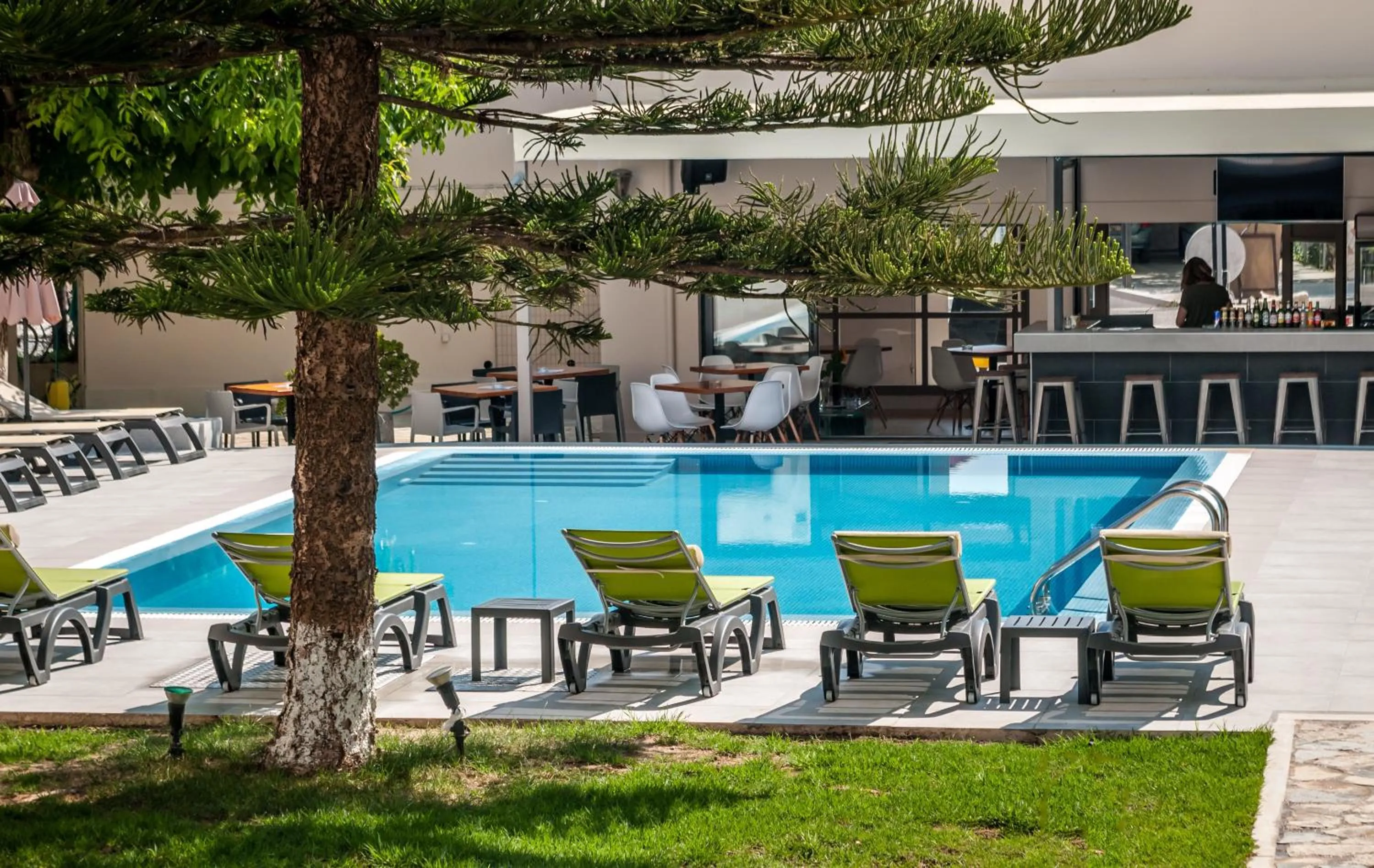 Restaurant/places to eat in Trianon Studios