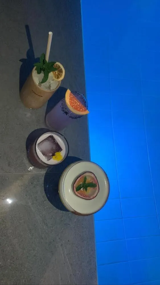 Restaurant/places to eat in Trianon Studios