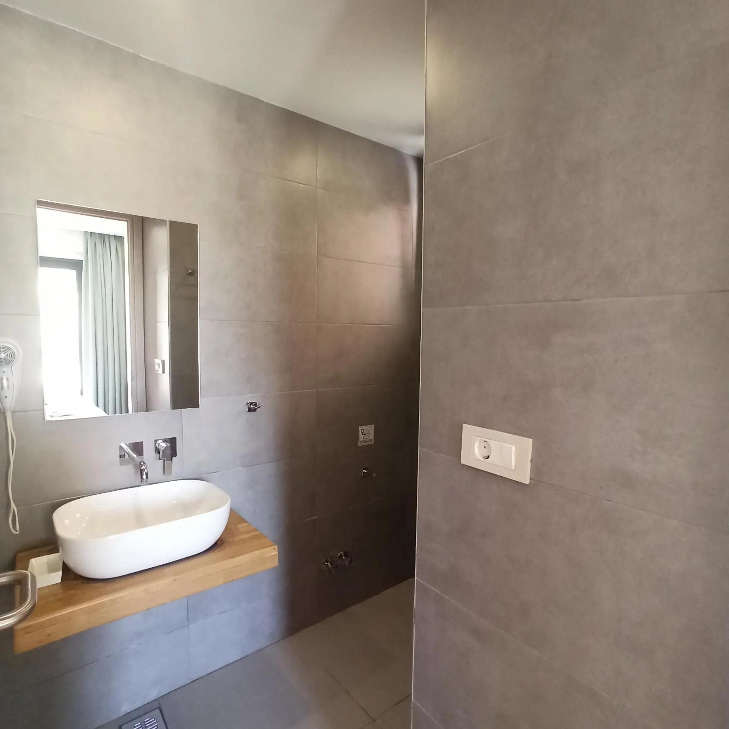 Bathroom in Trianon Studios