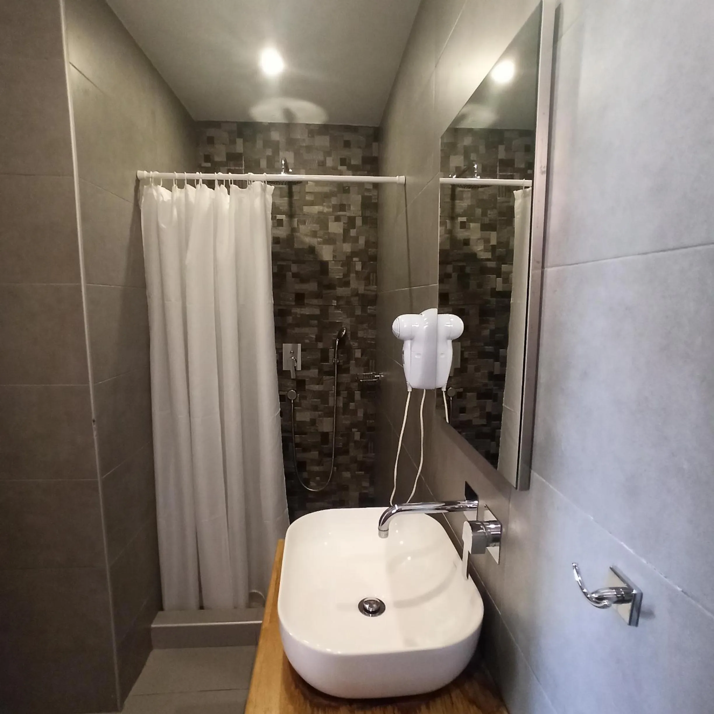 Bathroom in Trianon Studios