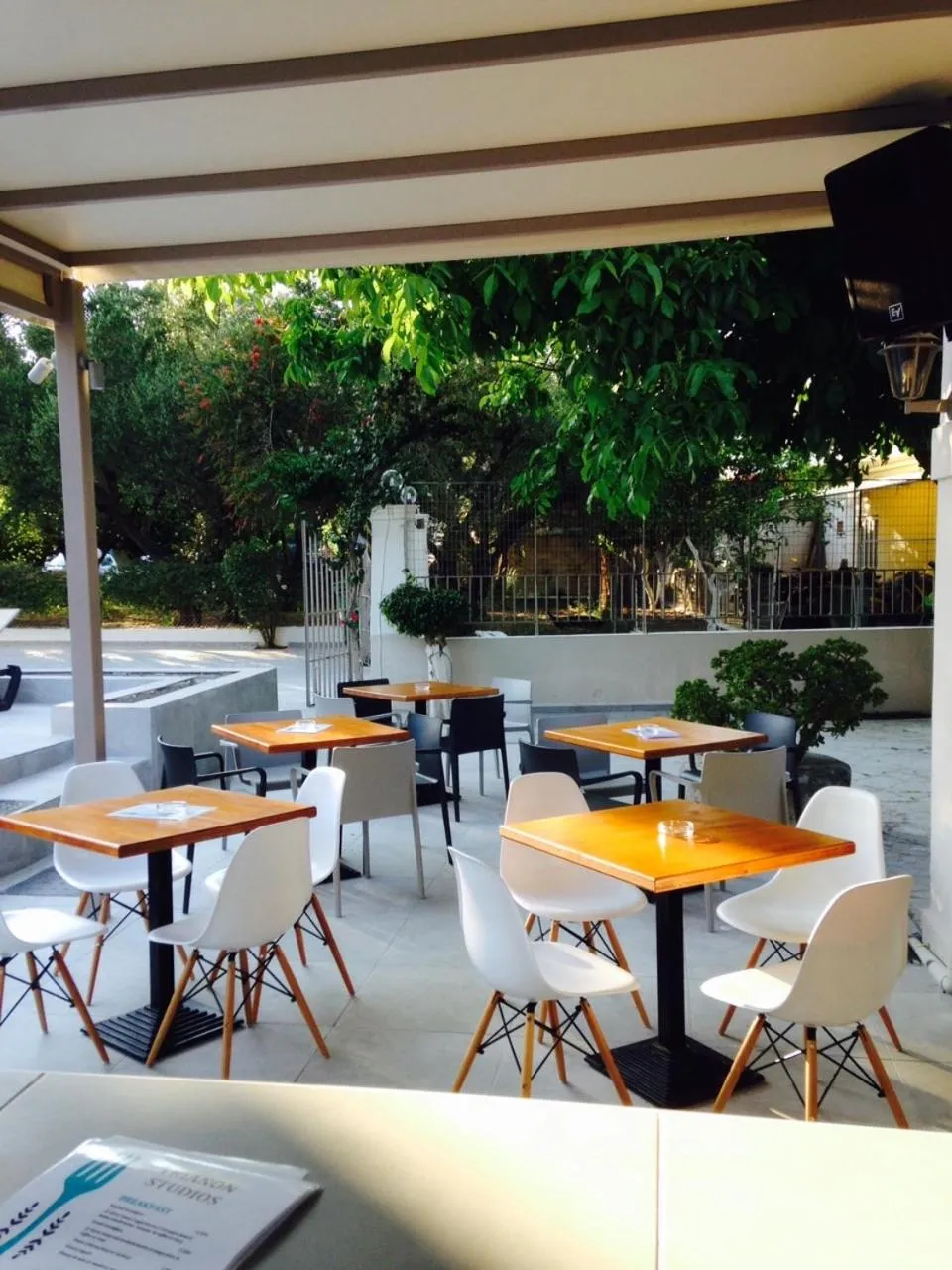 Restaurant/places to eat in Trianon Studios