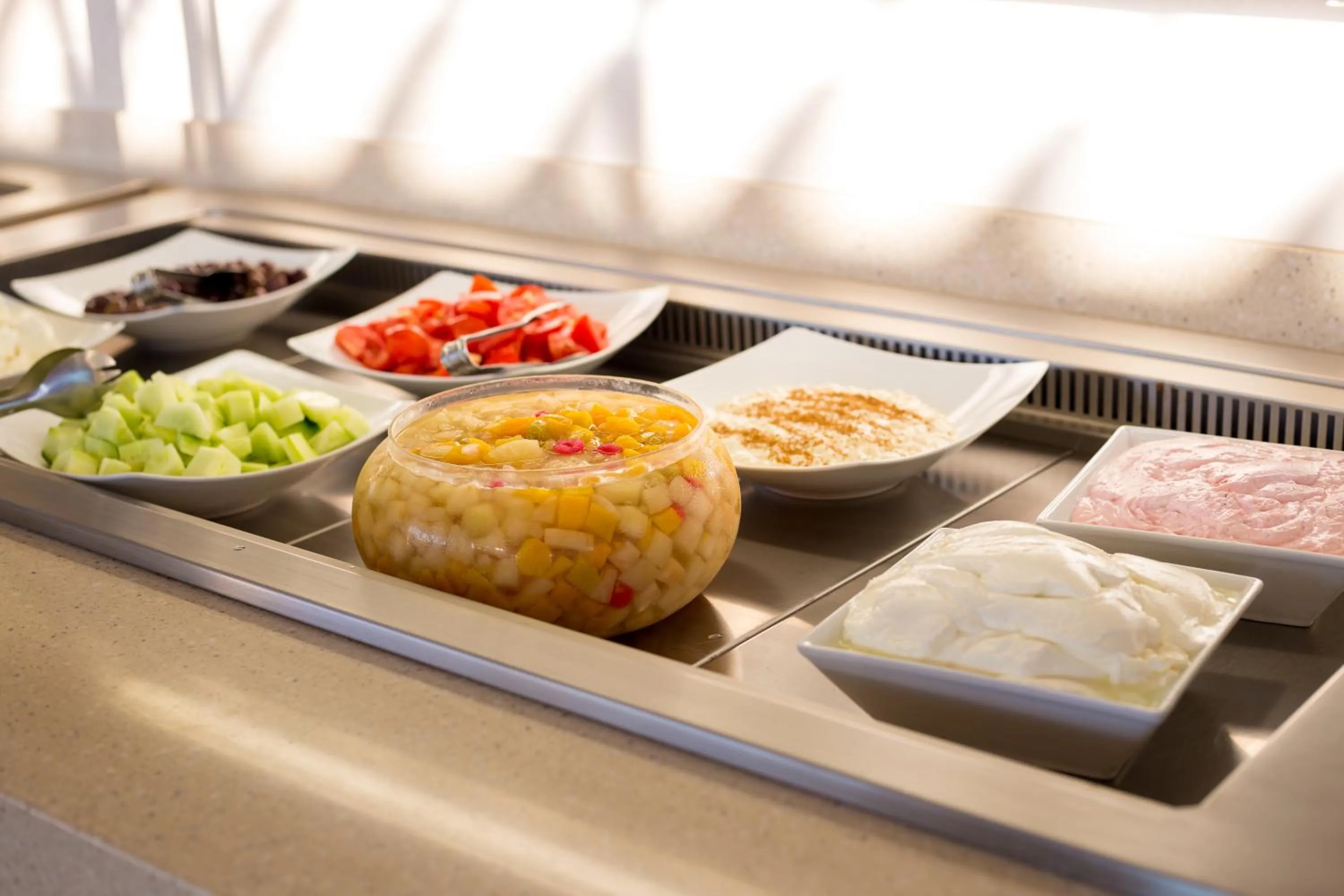 Food in Oscar Suites & Village