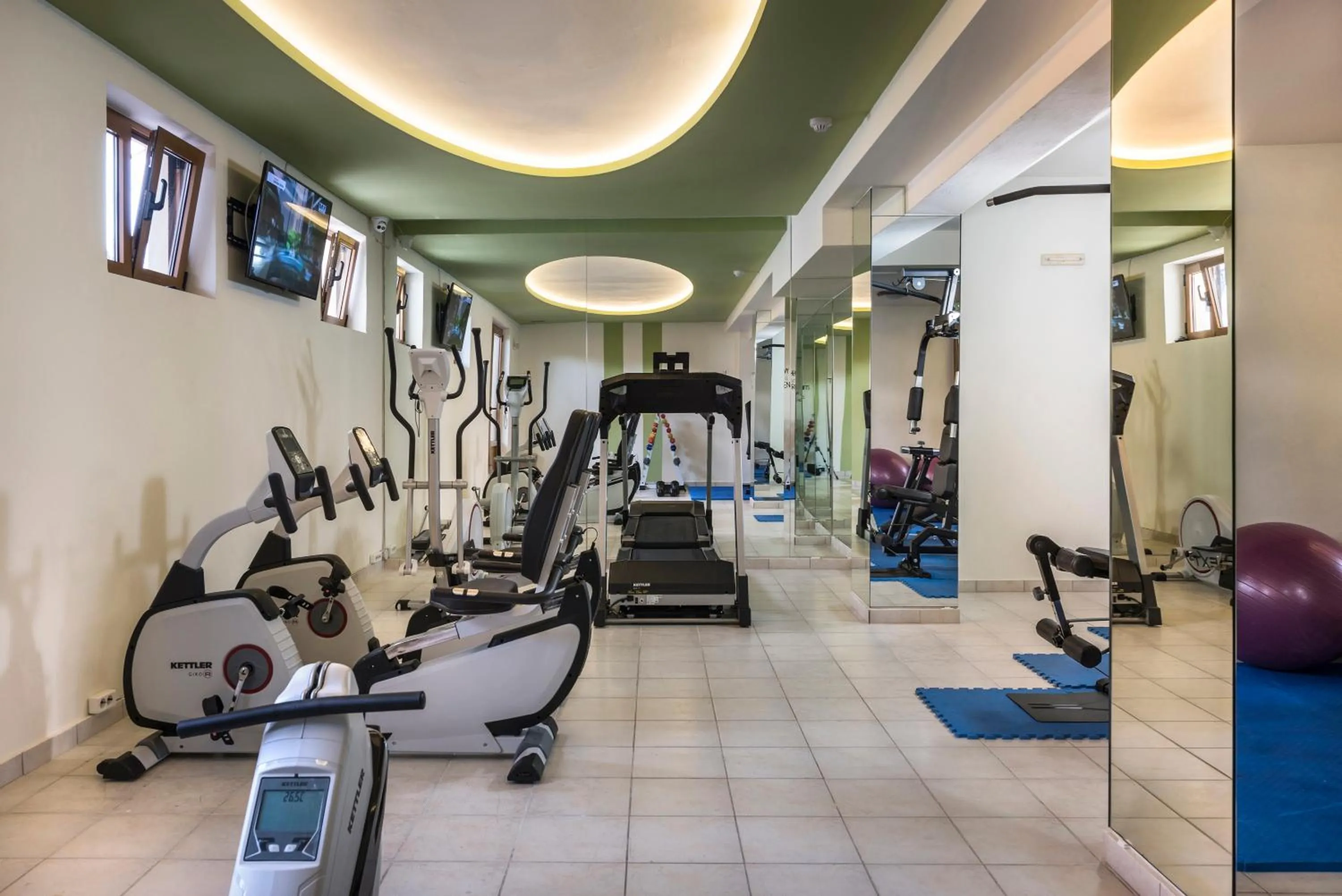 Fitness centre/facilities in Oscar Suites & Village
