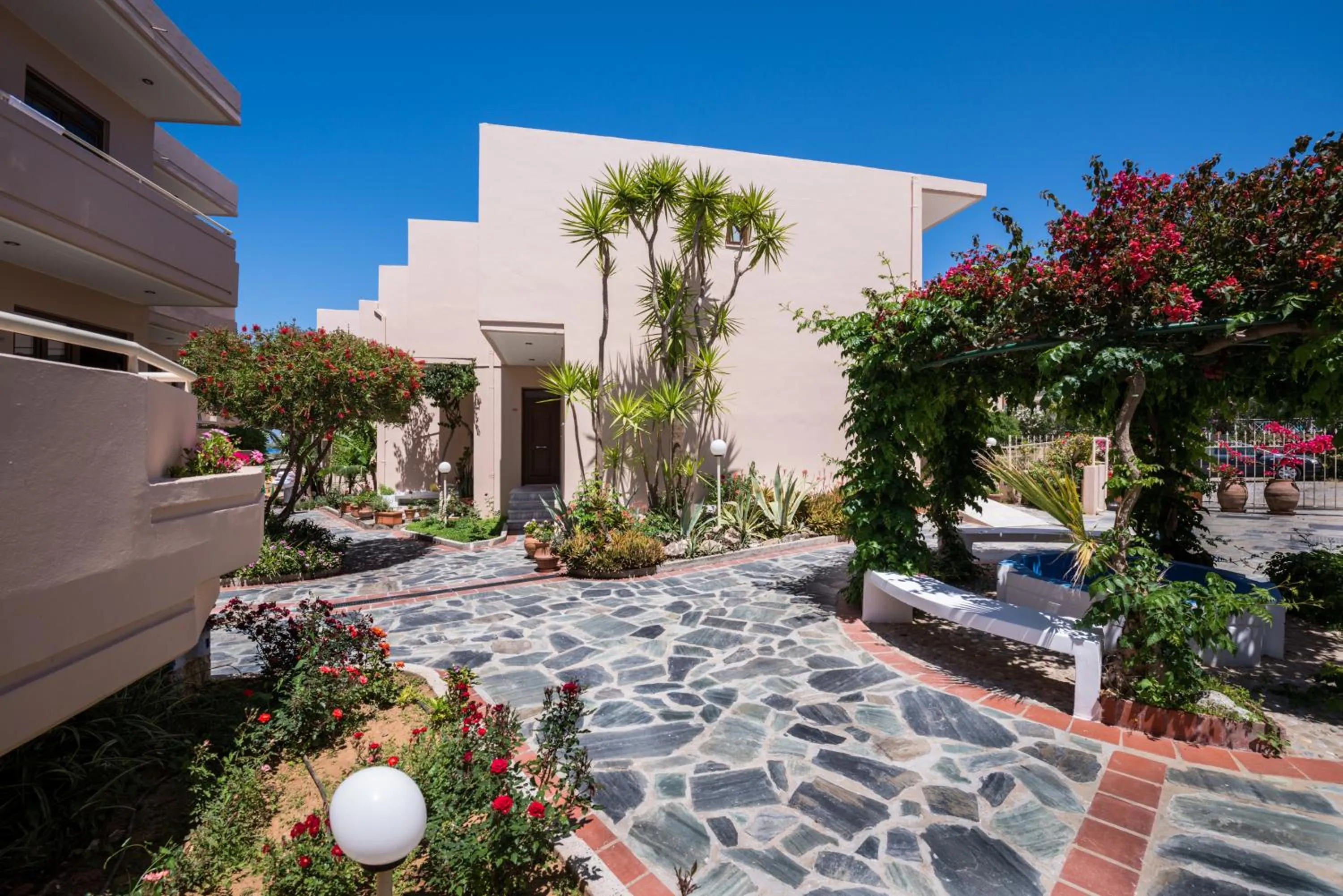 Garden in Oscar Suites & Village