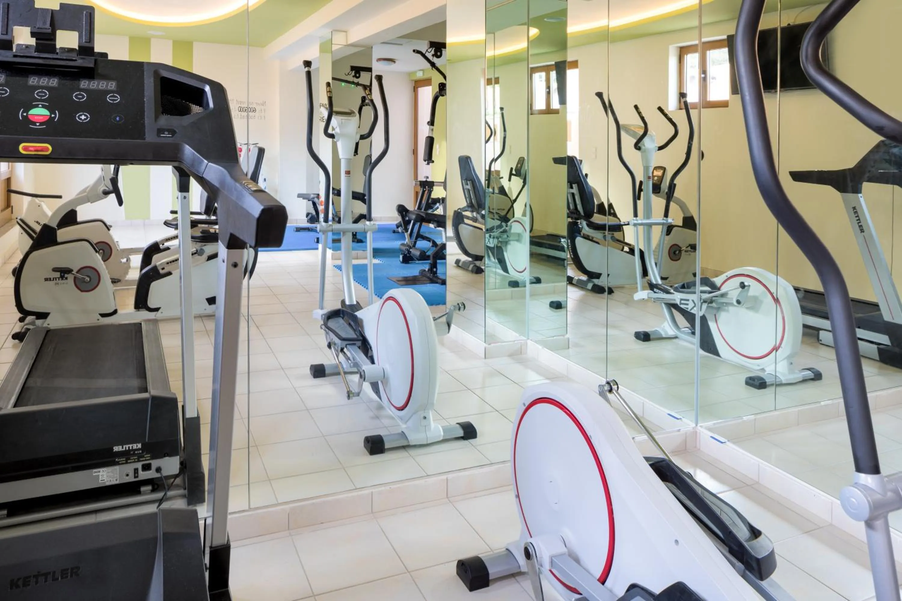Fitness centre/facilities in Oscar Suites & Village