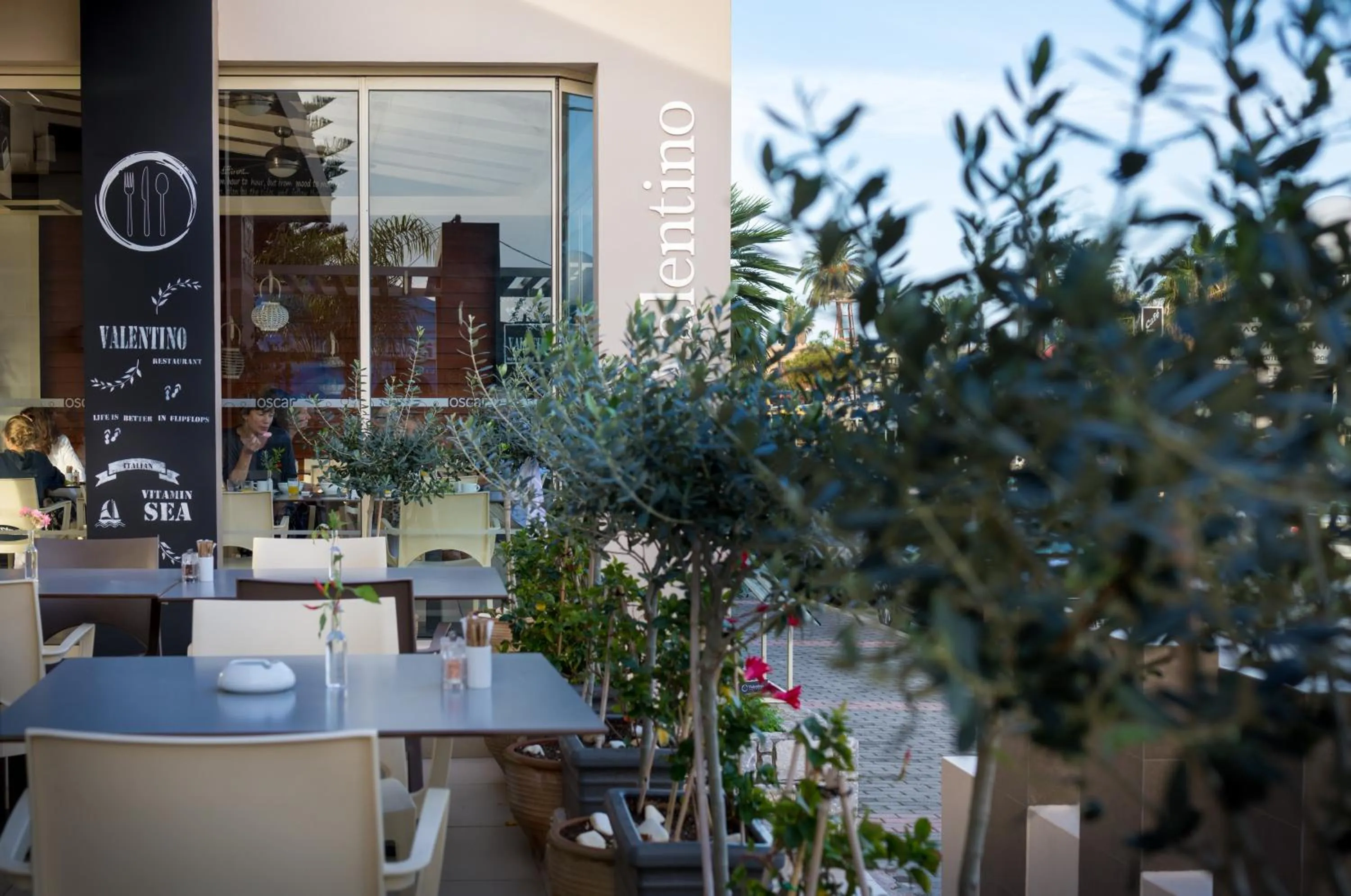 Restaurant/places to eat in Oscar Suites & Village