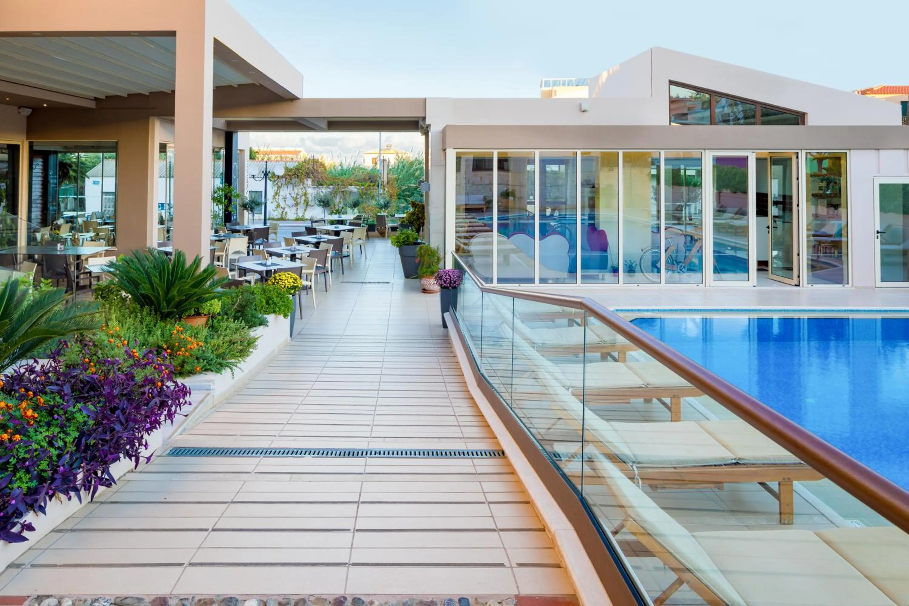 Restaurant/places to eat in Oscar Suites & Village