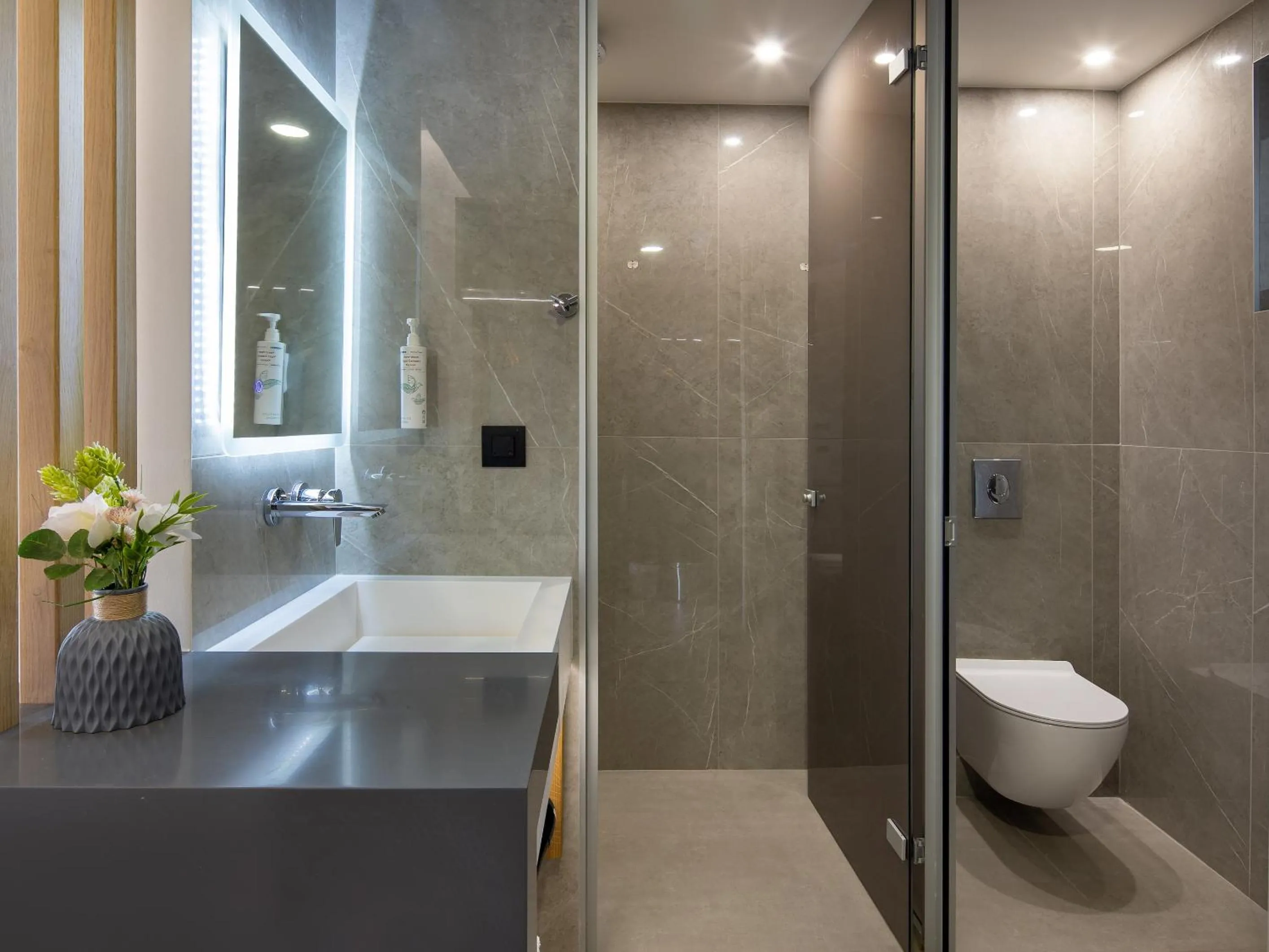 Oscar Suites & Village