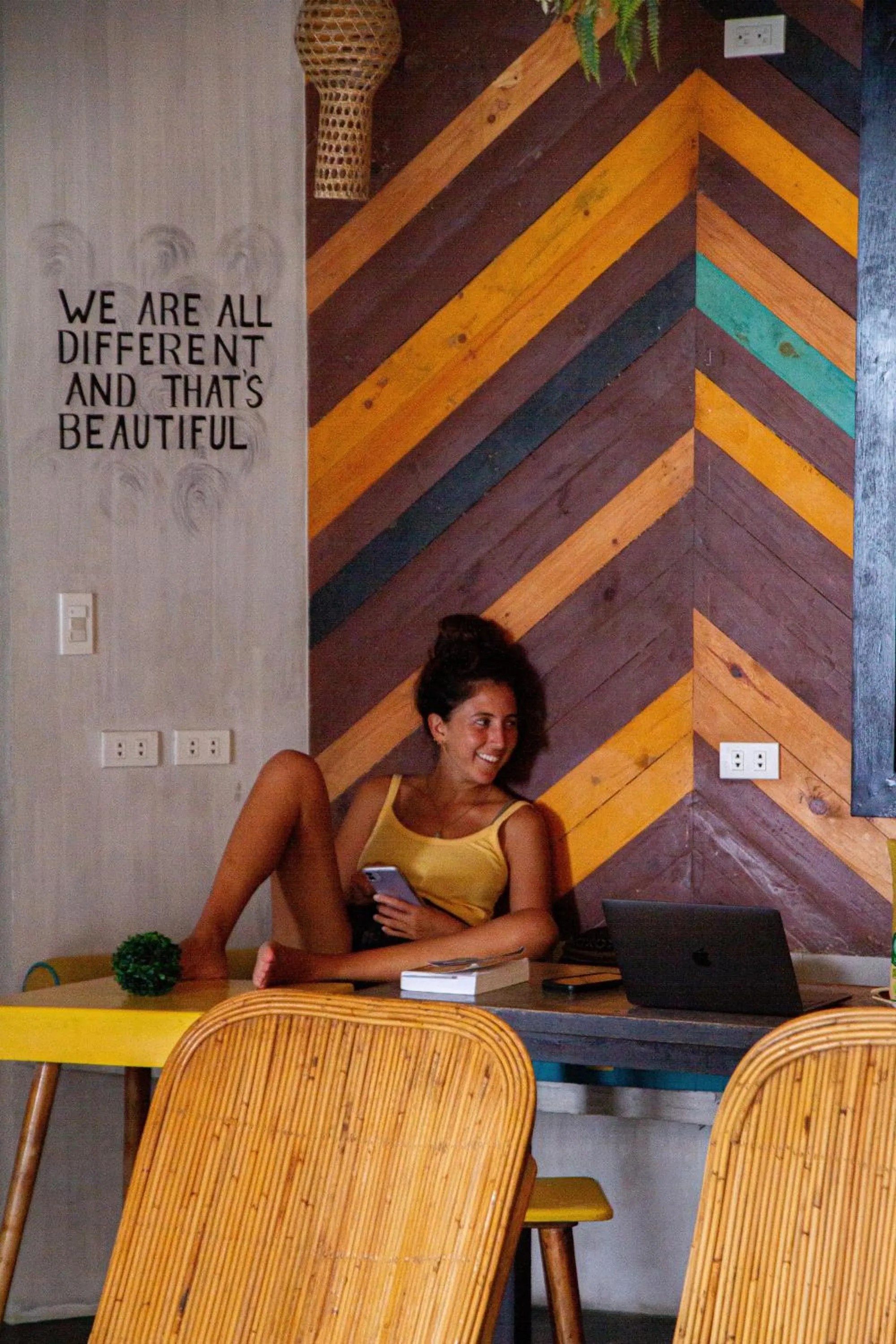 Communal lounge/ TV room in Happiness Hostel El Nido