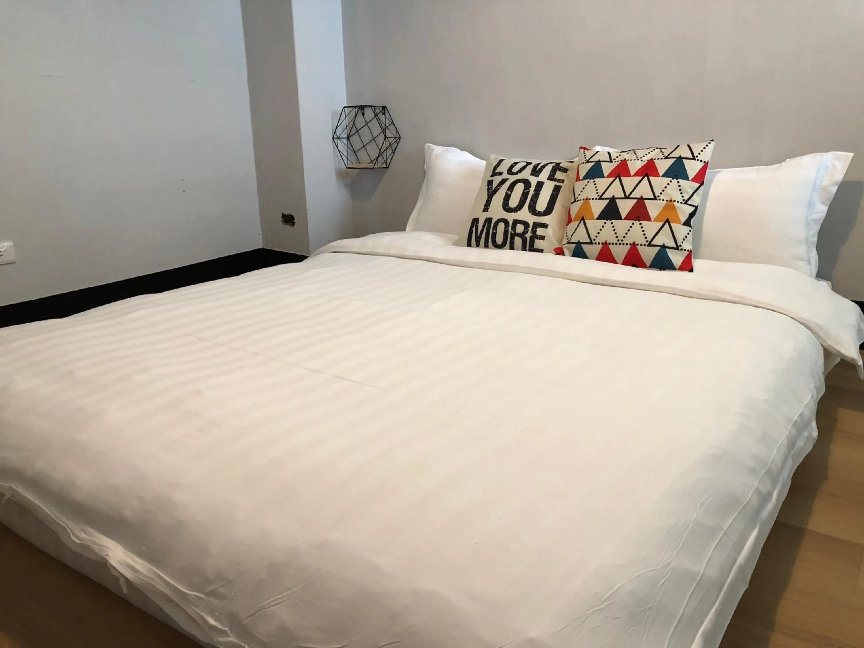 Bed in 湘品旅店Xiang Pin Hotel-東大門夜市-無電梯無電視 -花蓮縣旅館065號