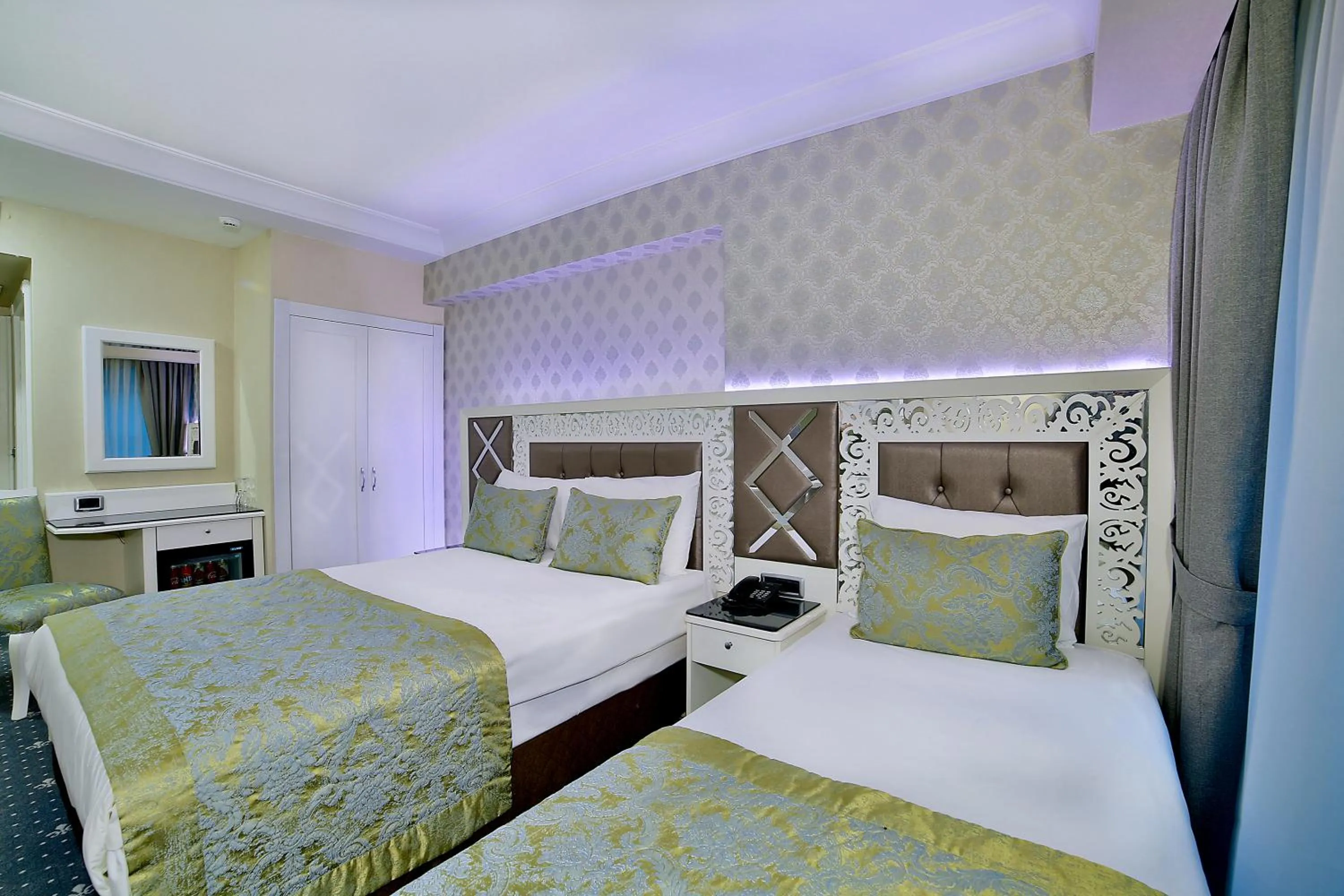 Photo of the whole room, Bed in Monaco Hotel