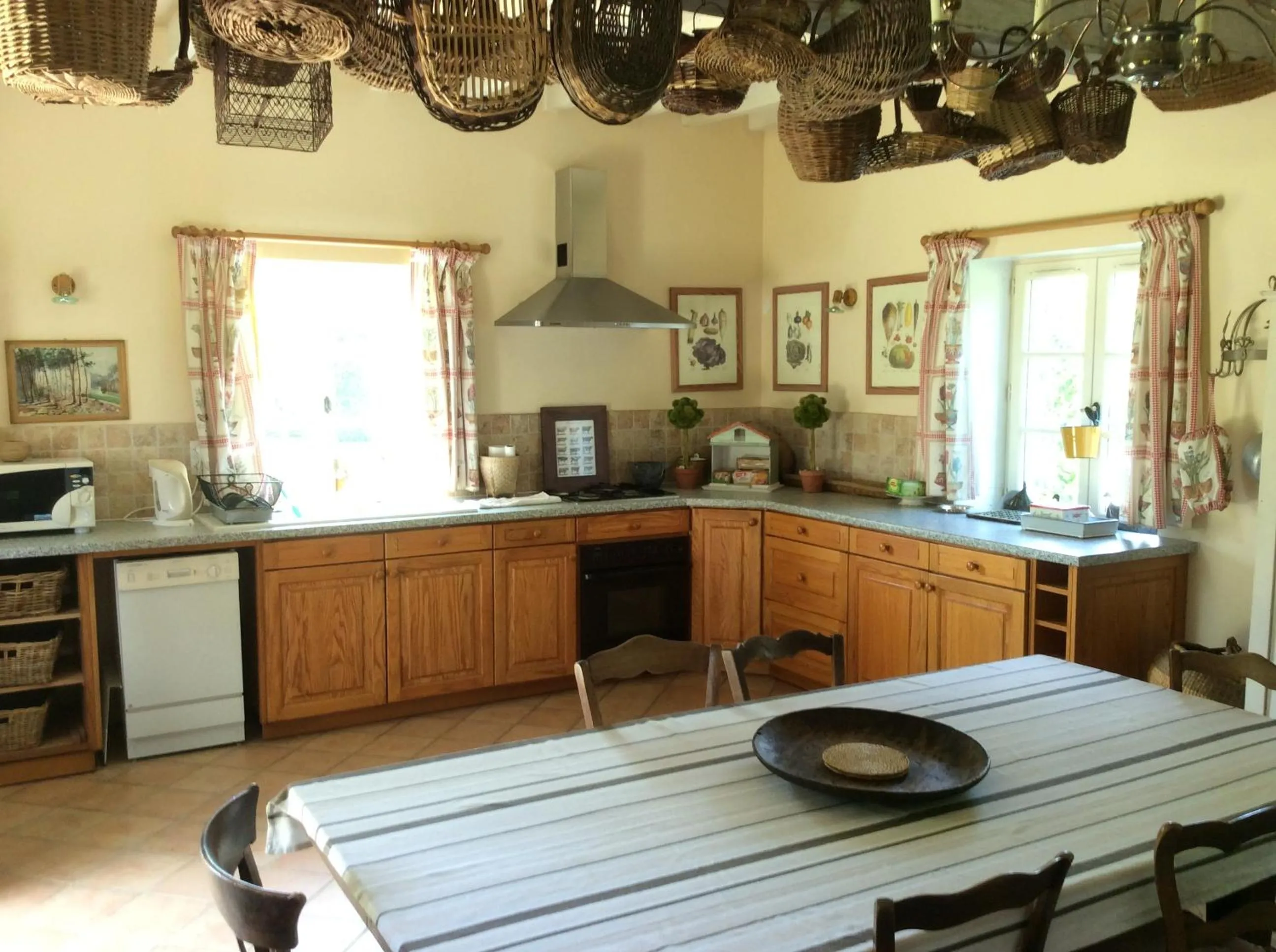 Kitchen or kitchenette in Gite et Chambres d'Hôtes Clos de Mondetour