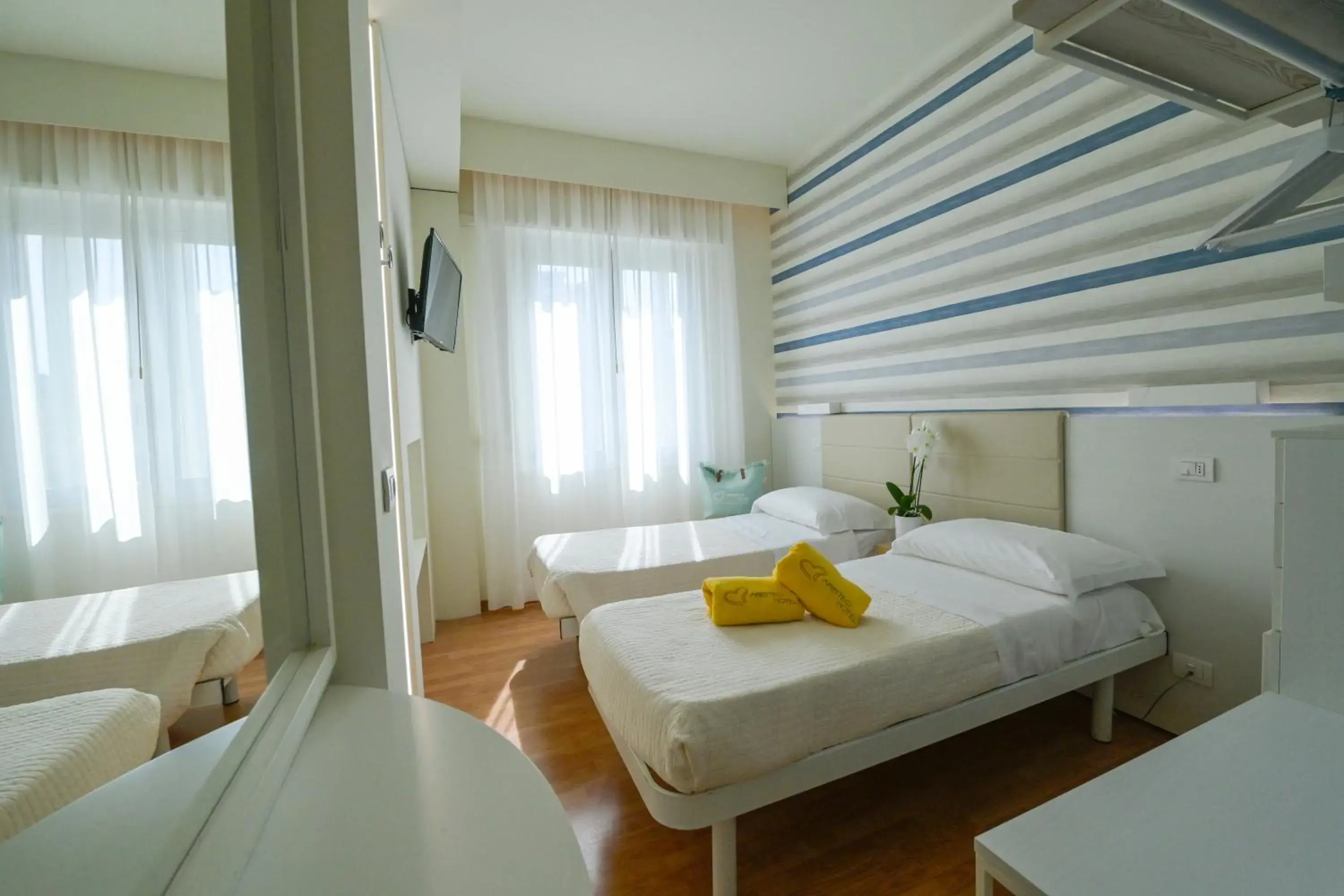 Superior Connecting Rooms with Partial Sea View in Hotel Aristeo Superior Connecting Rooms with Partial Sea View in Hotel Aristeo