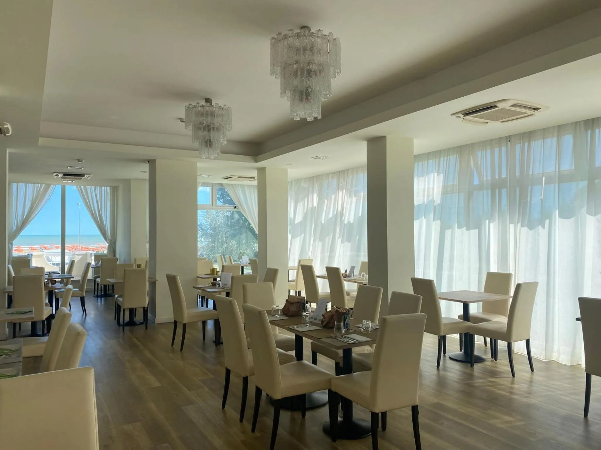 Restaurant/places to eat in Hotel Aristeo