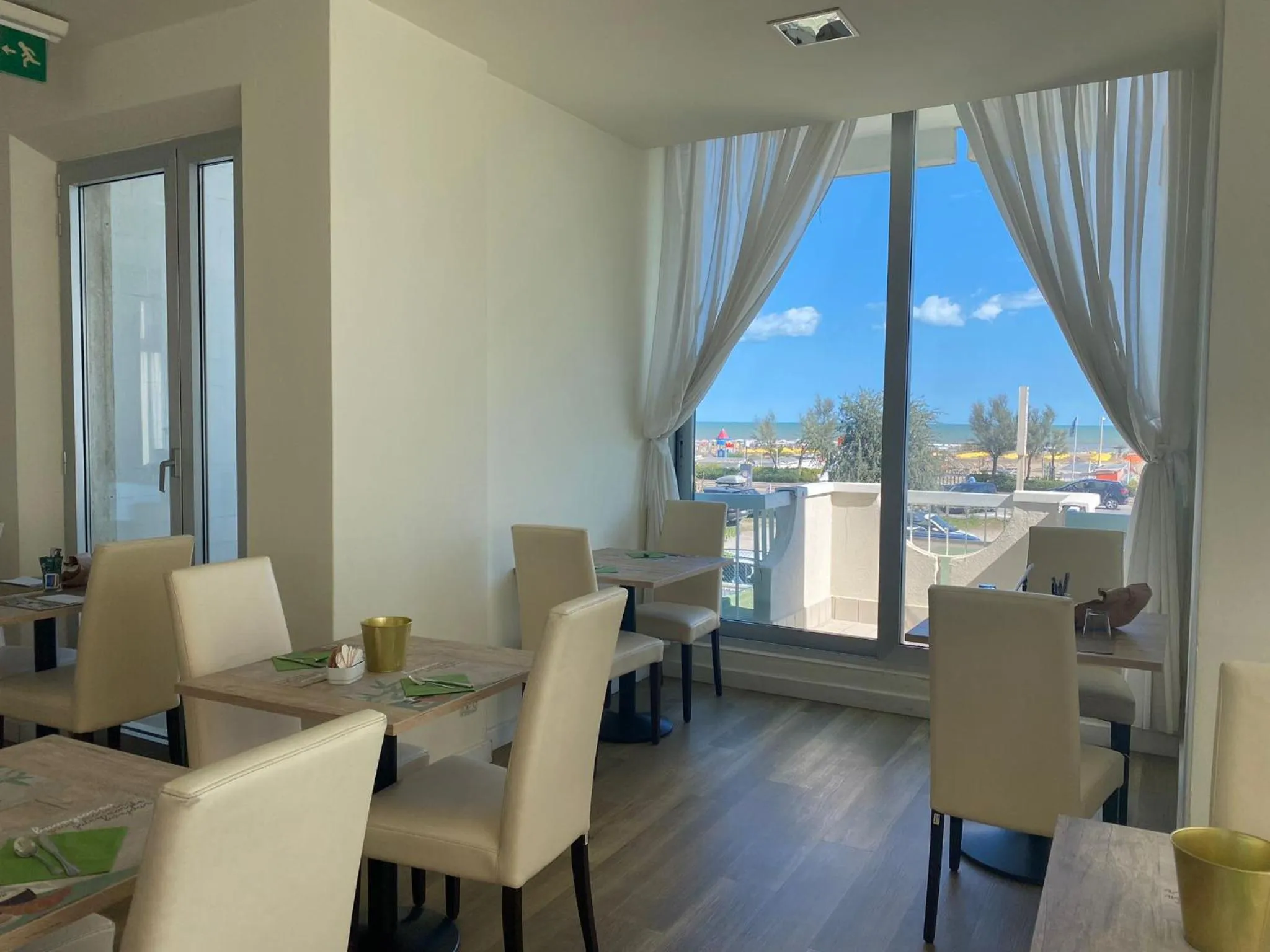 Restaurant/places to eat in Hotel Aristeo