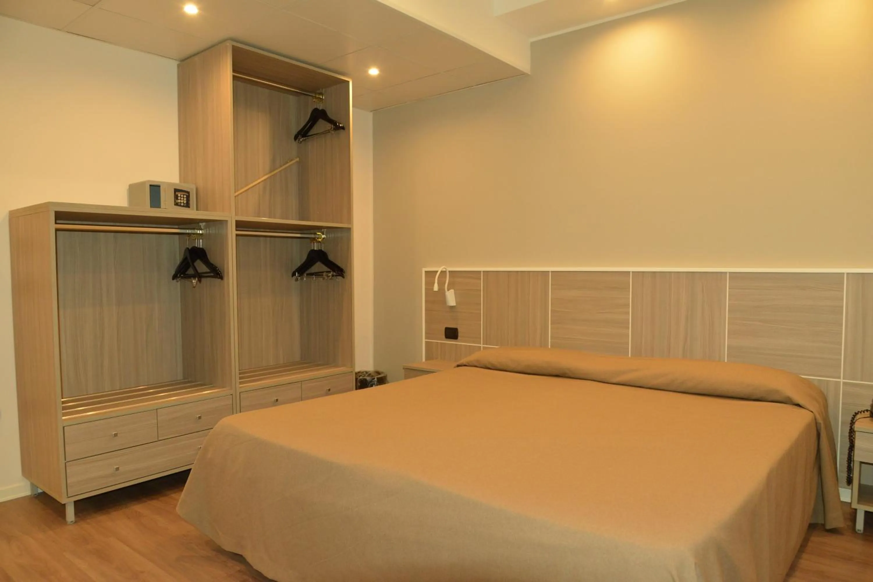 Breakfast, Bed in Hotel Tiempo