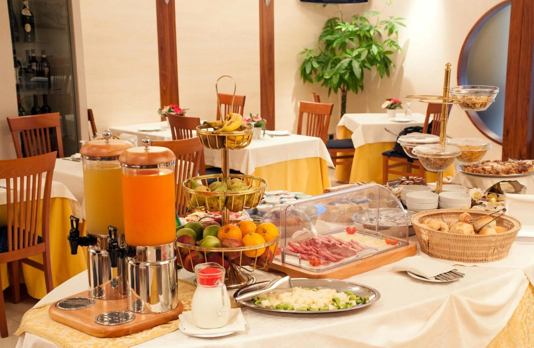 Breakfast in Hotel Tiempo