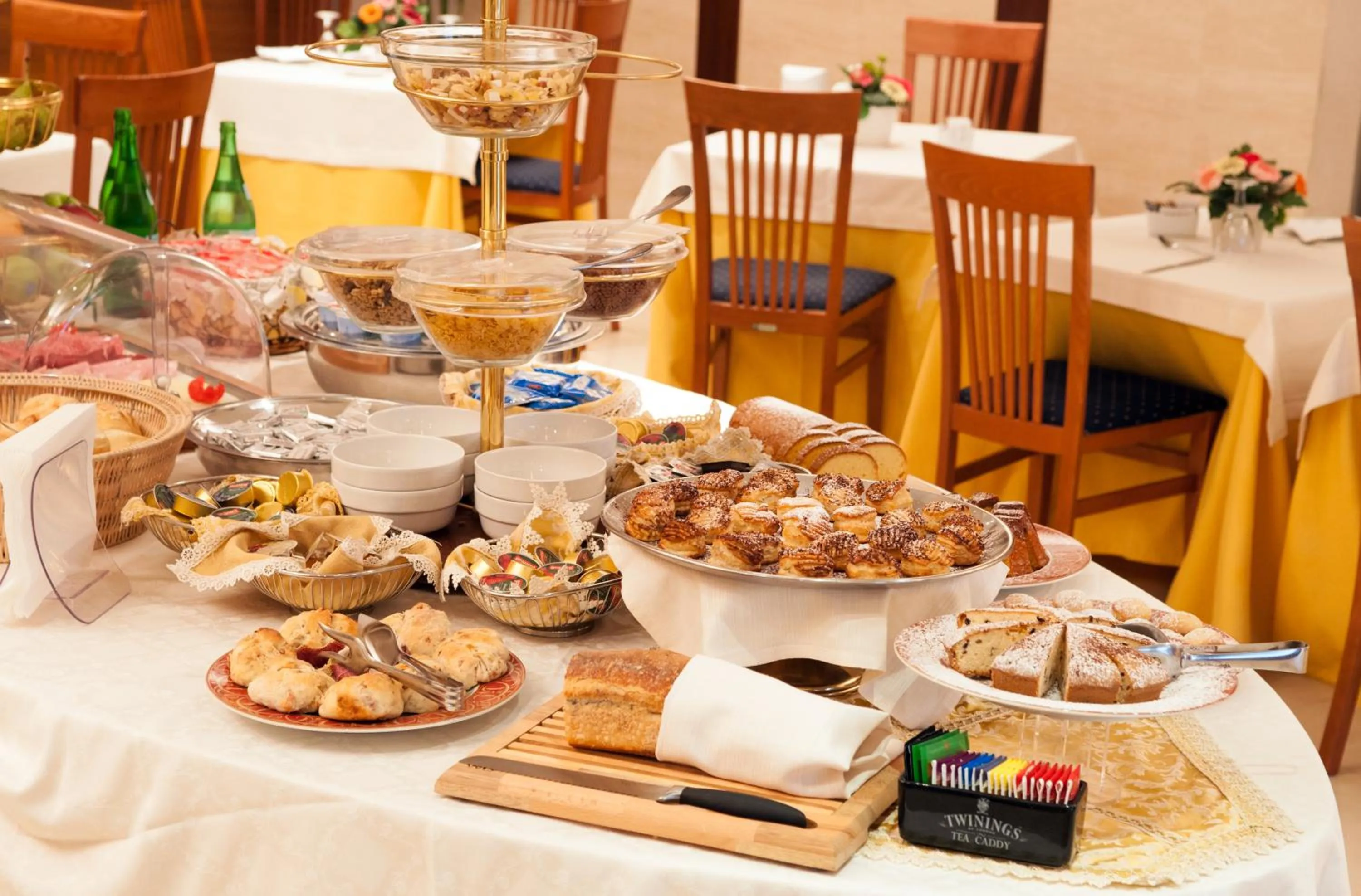 Buffet breakfast in Hotel Tiempo