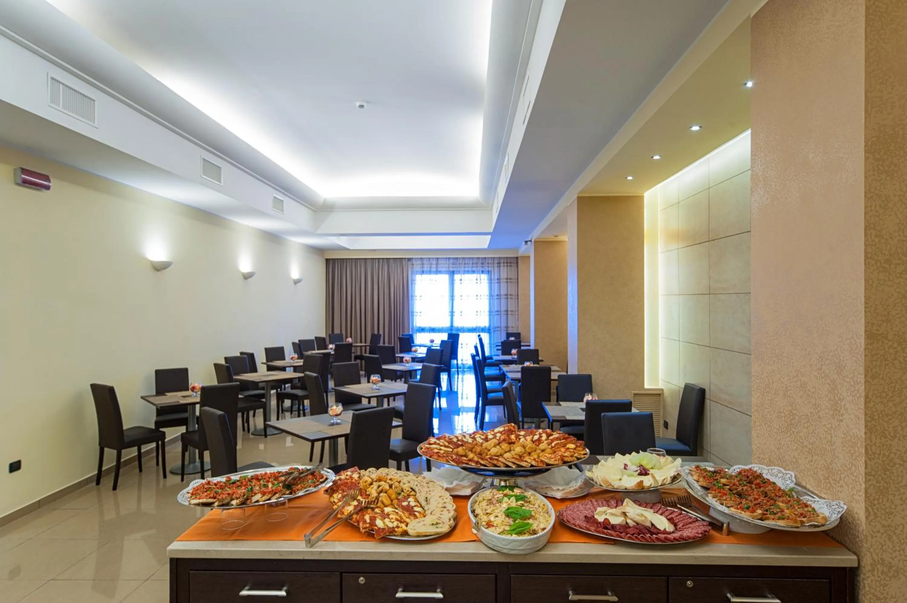 Restaurant/places to eat in Hotel Tiempo