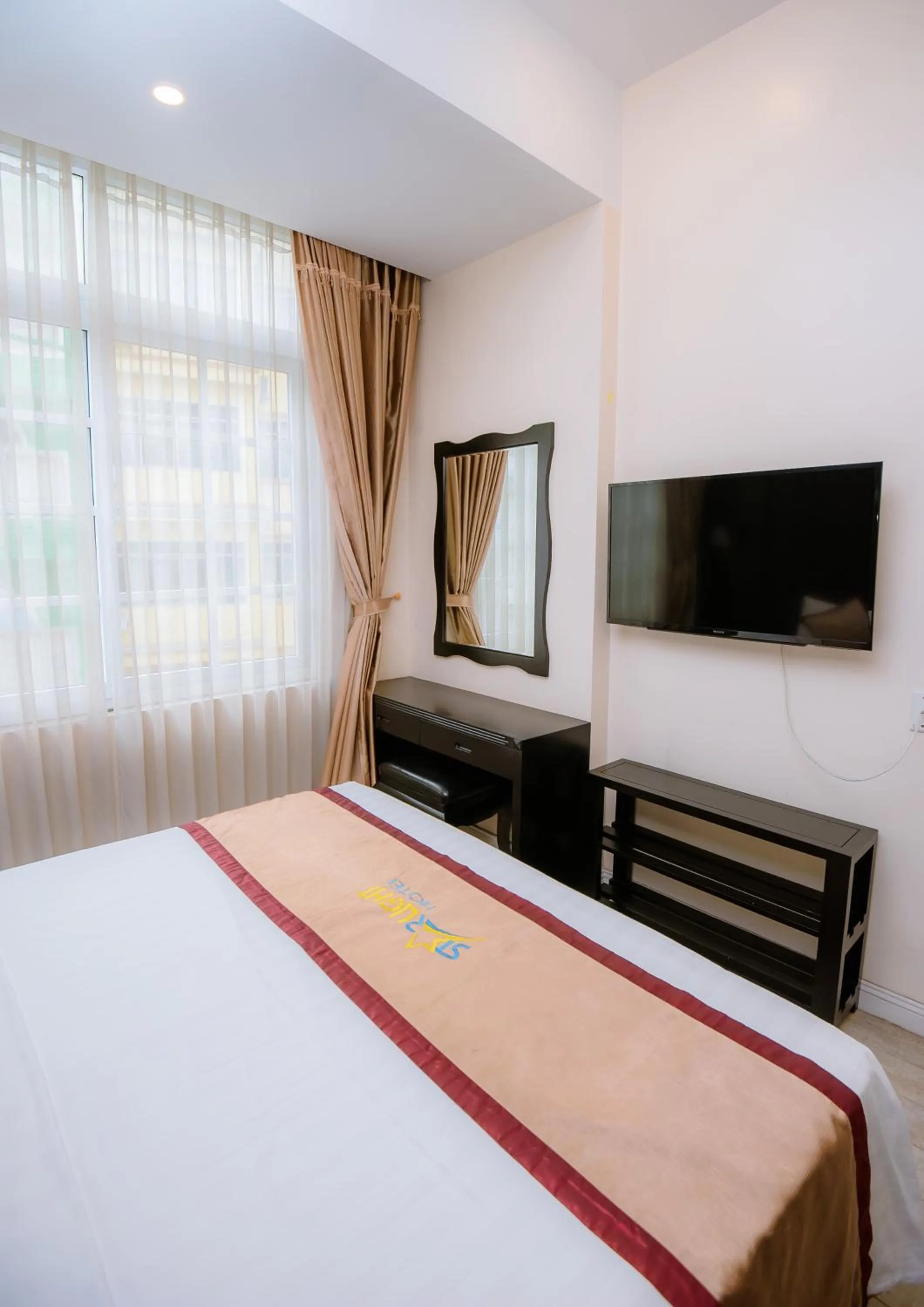 HaLong Starlight Inn & Travel