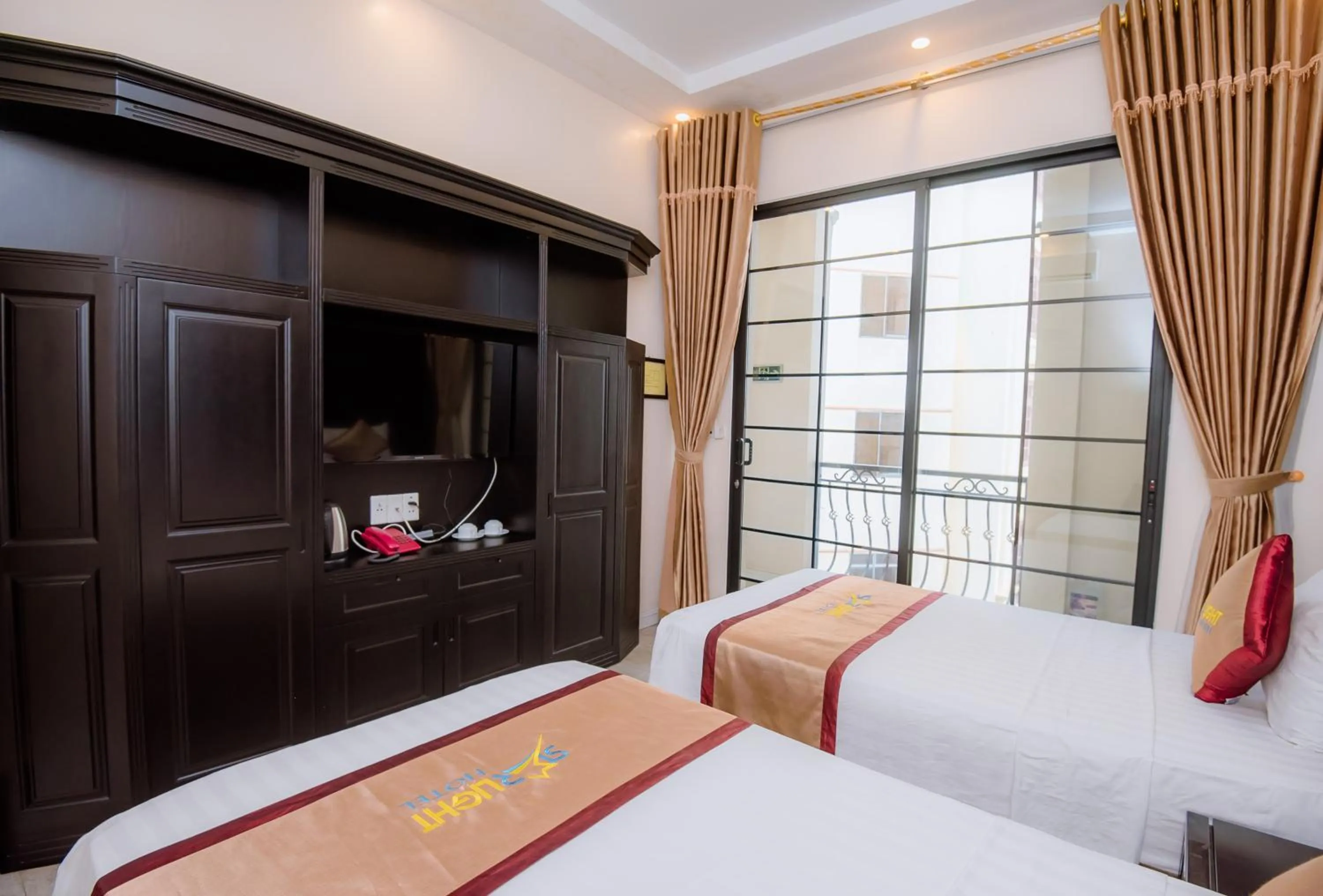 HaLong Starlight Inn & Travel