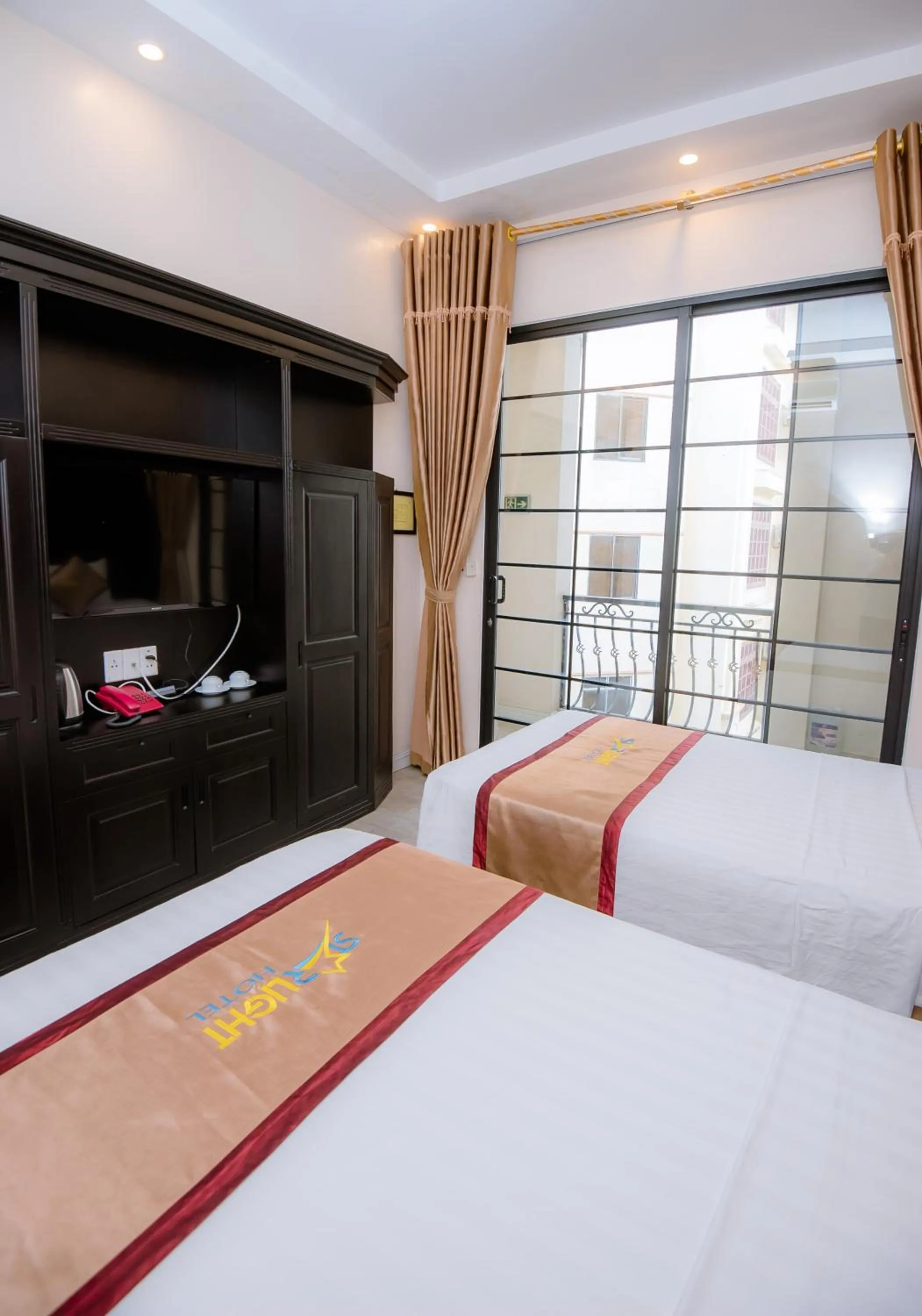 HaLong Starlight Inn & Travel