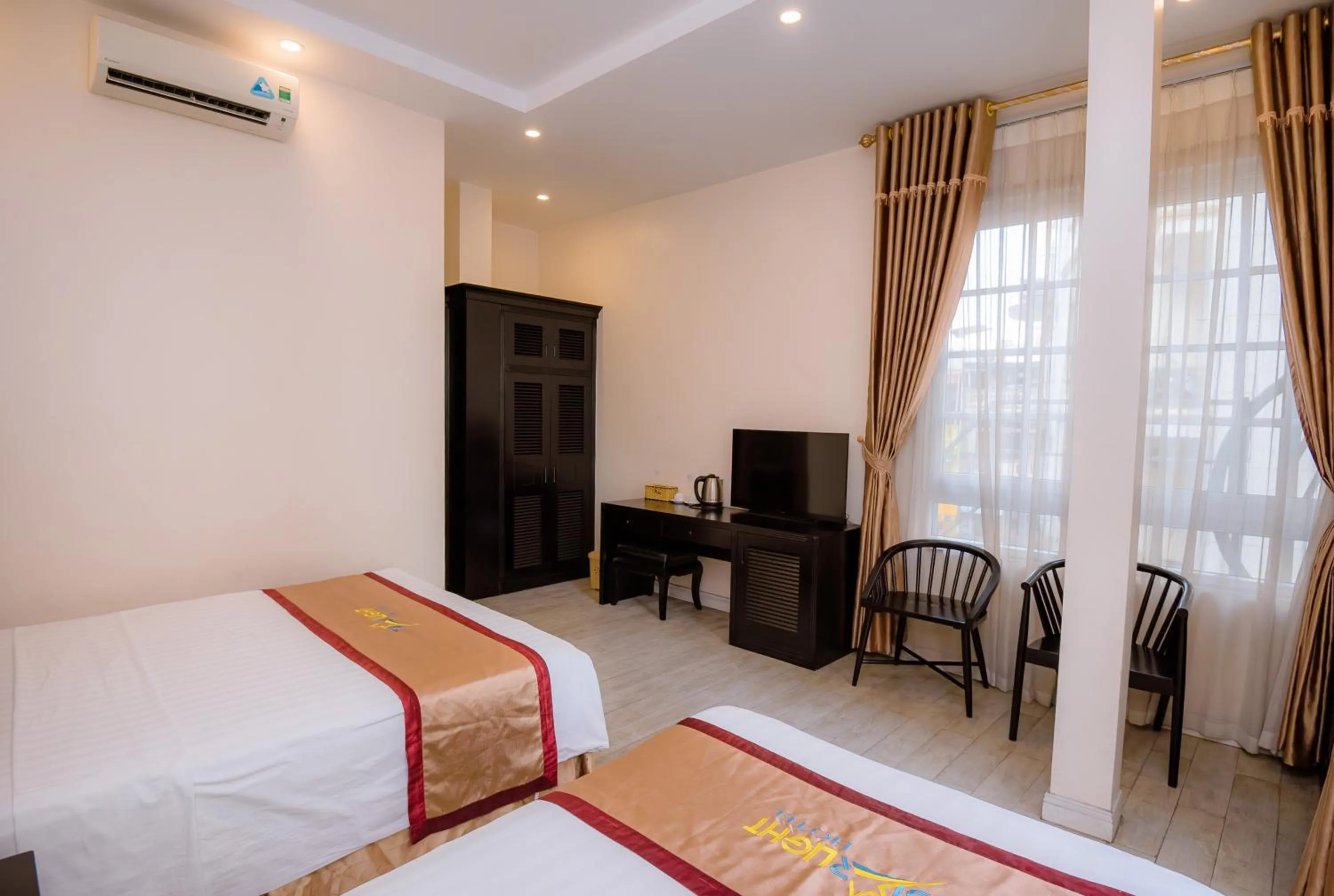 HaLong Starlight Inn & Travel