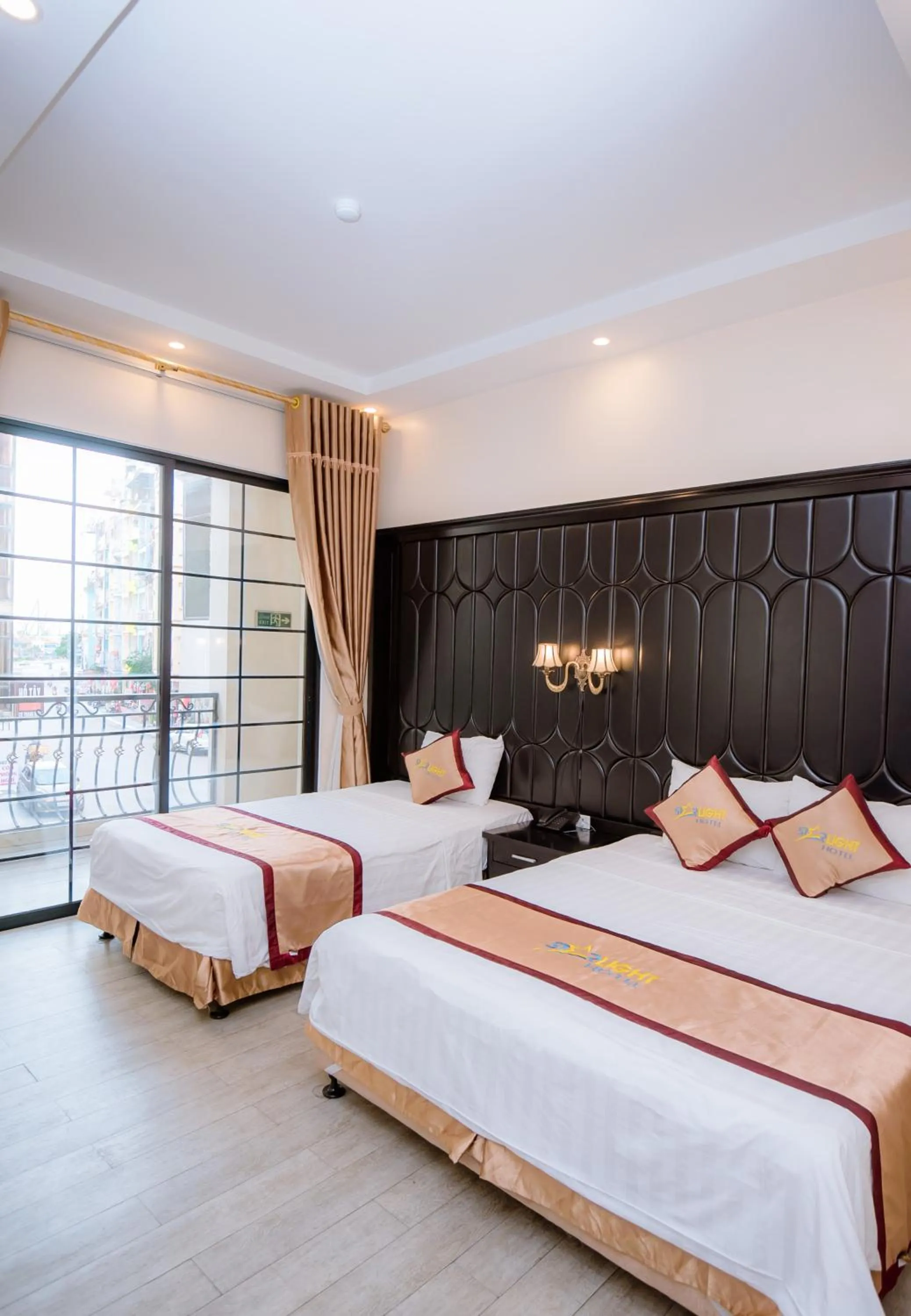 HaLong Starlight Inn & Travel