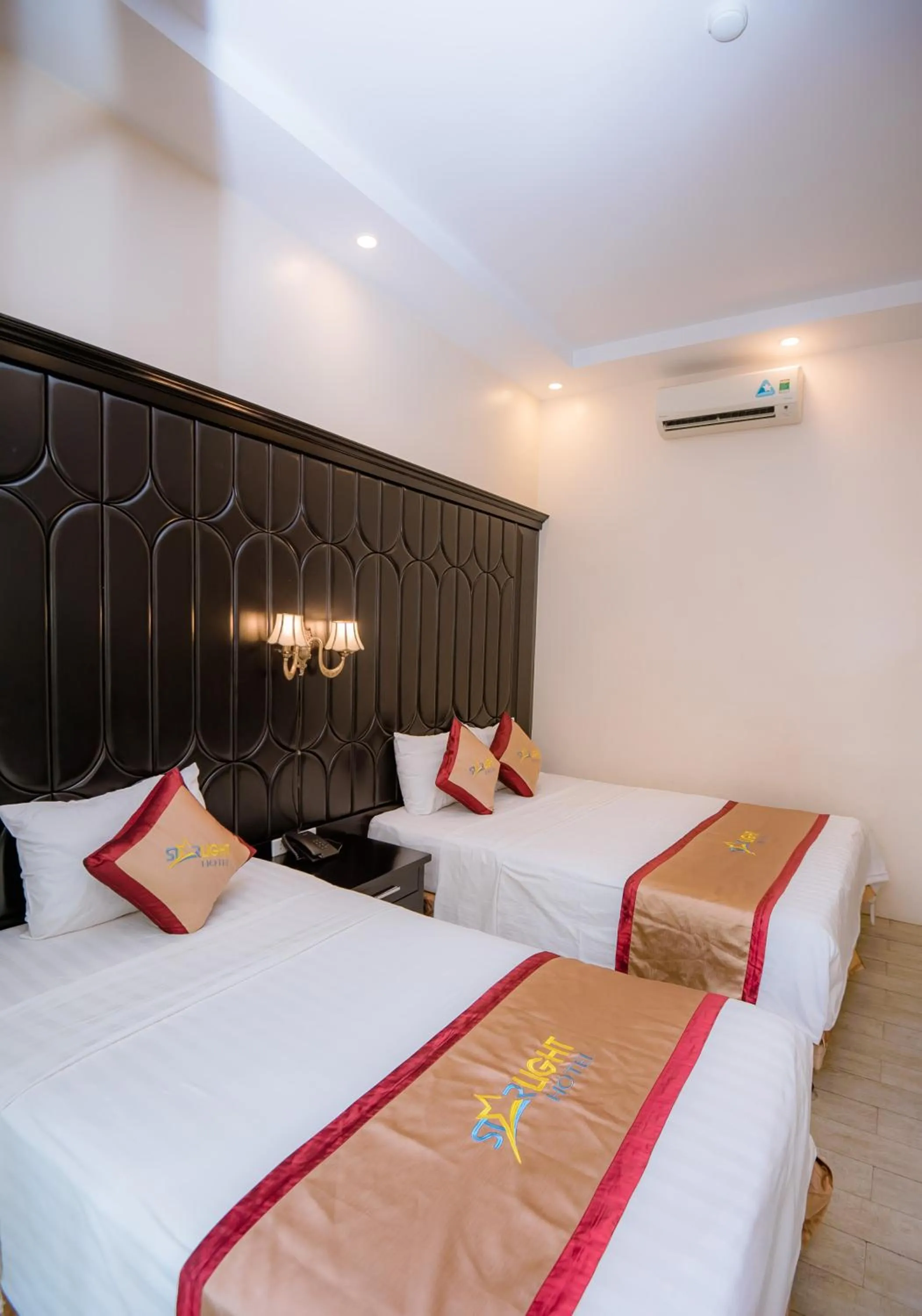 HaLong Starlight Inn & Travel