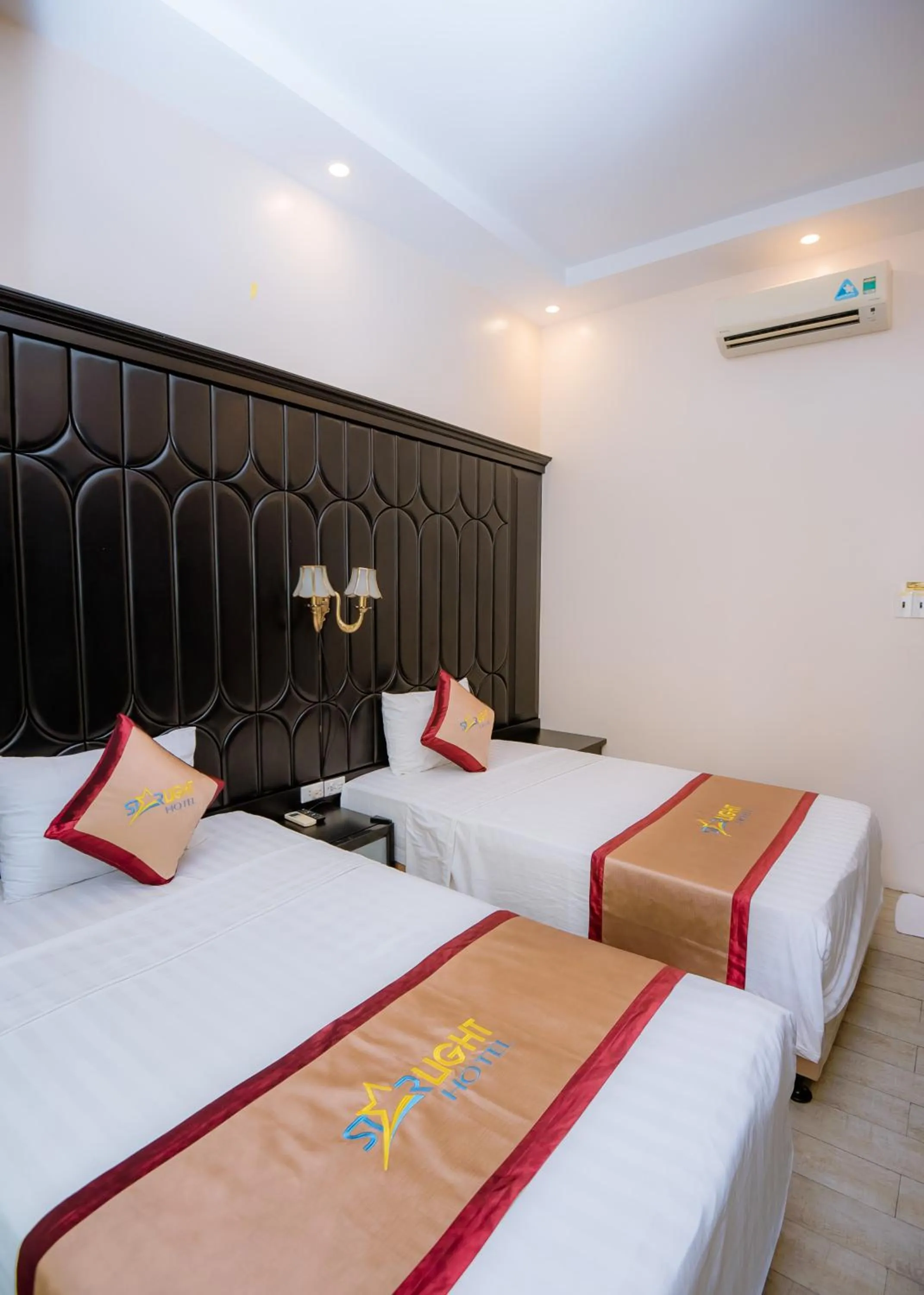 HaLong Starlight Inn & Travel