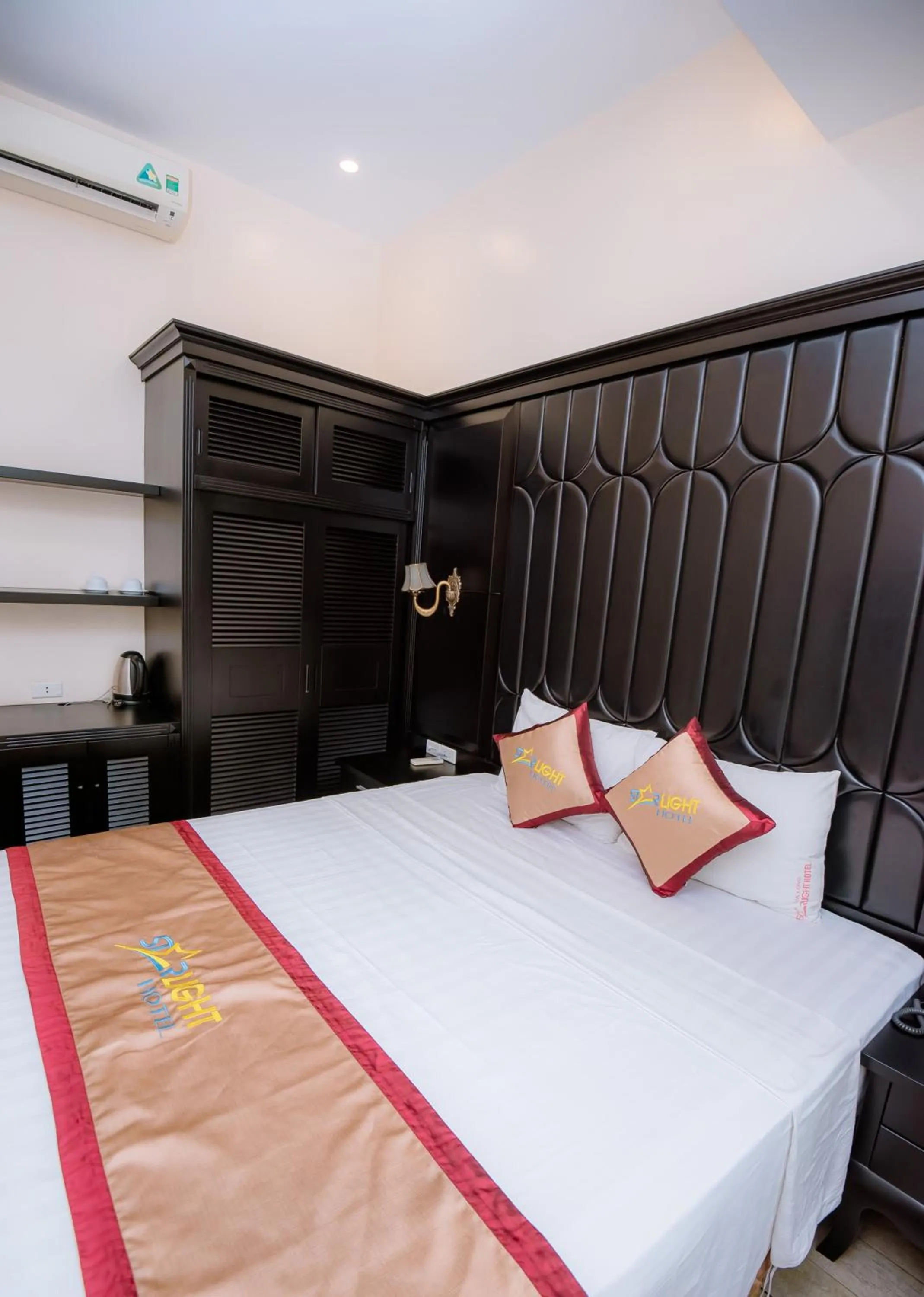 HaLong Starlight Inn & Travel