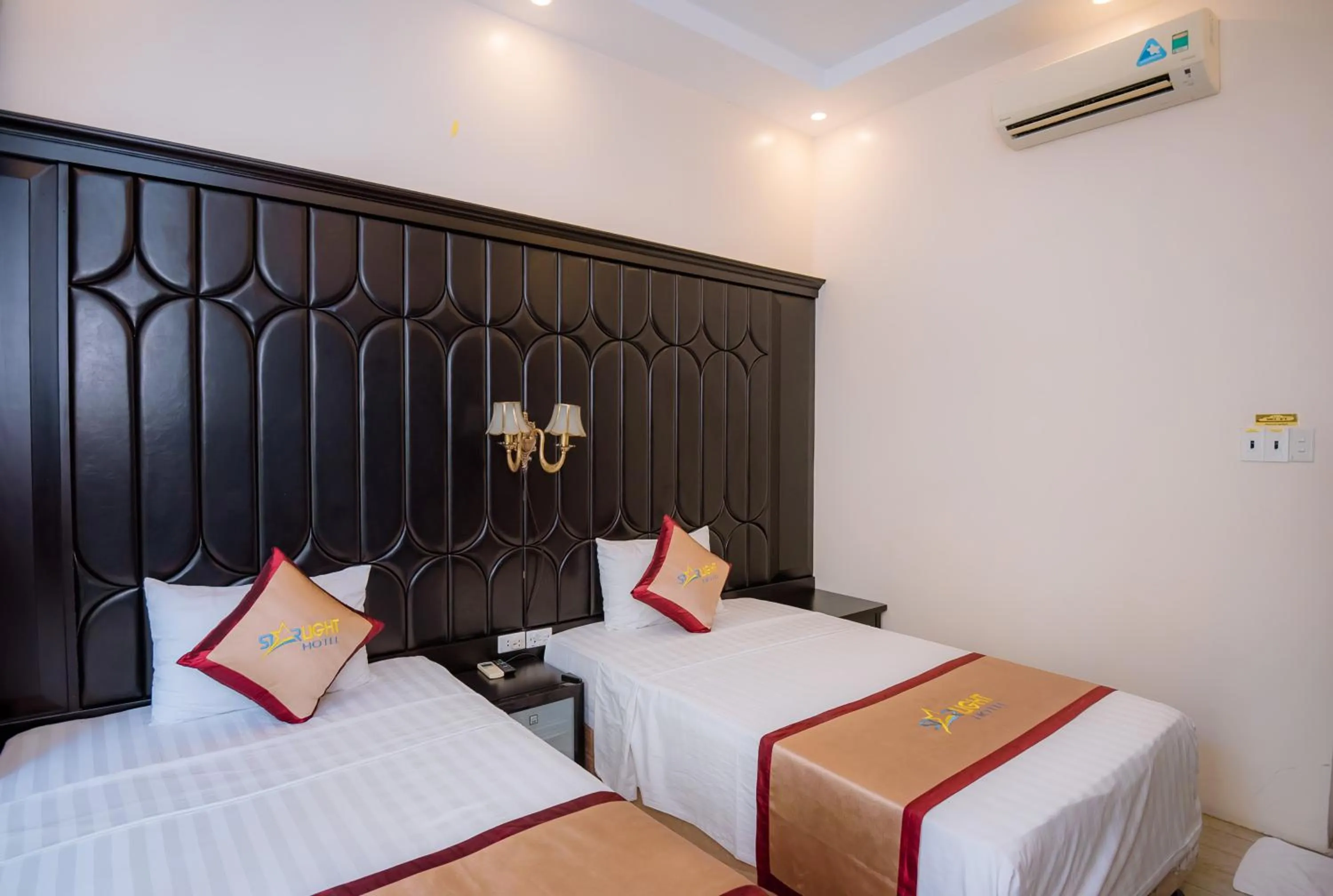 HaLong Starlight Inn & Travel