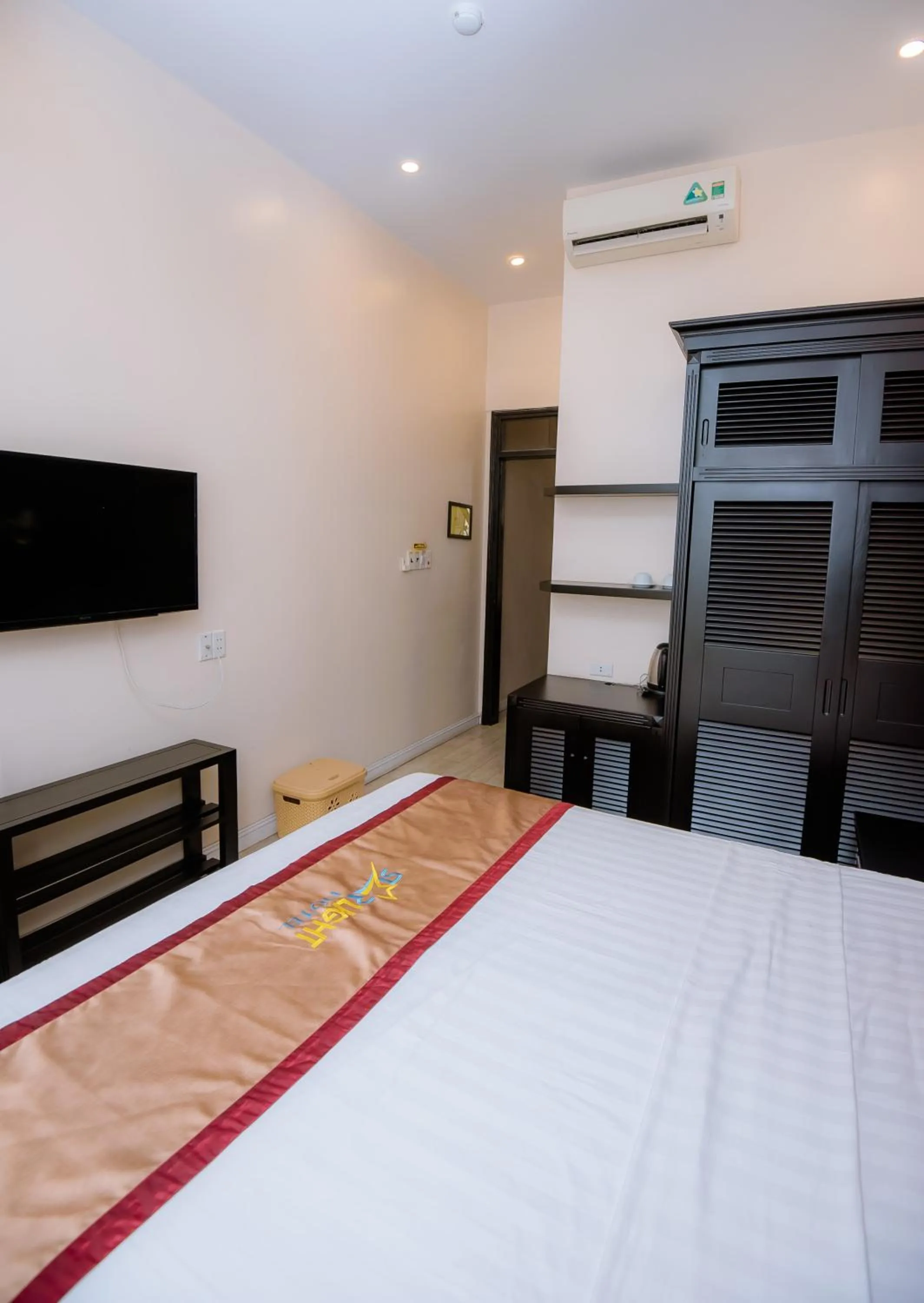 HaLong Starlight Inn & Travel