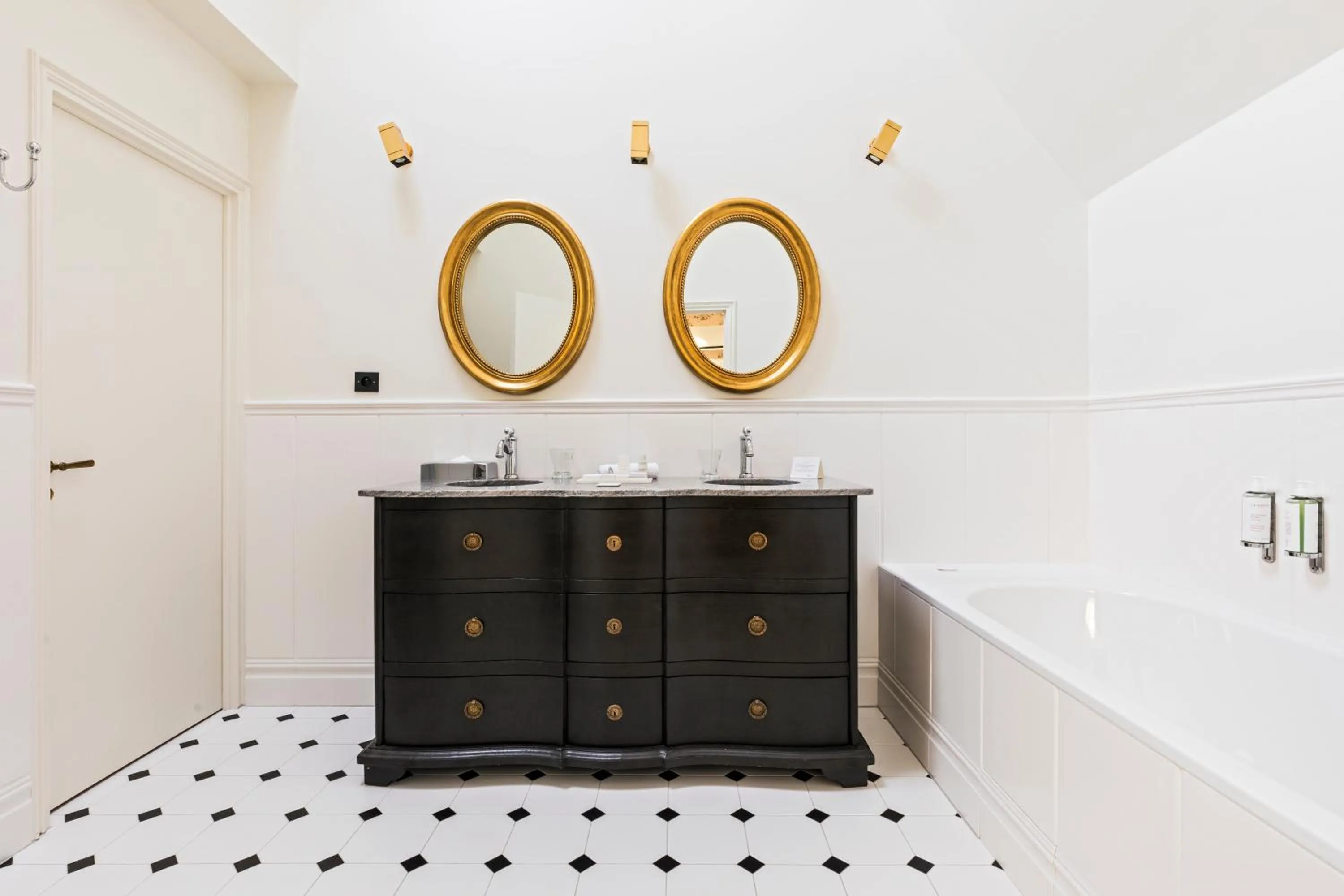 Bathroom in Les Hauts de Loire Relais & Châteaux