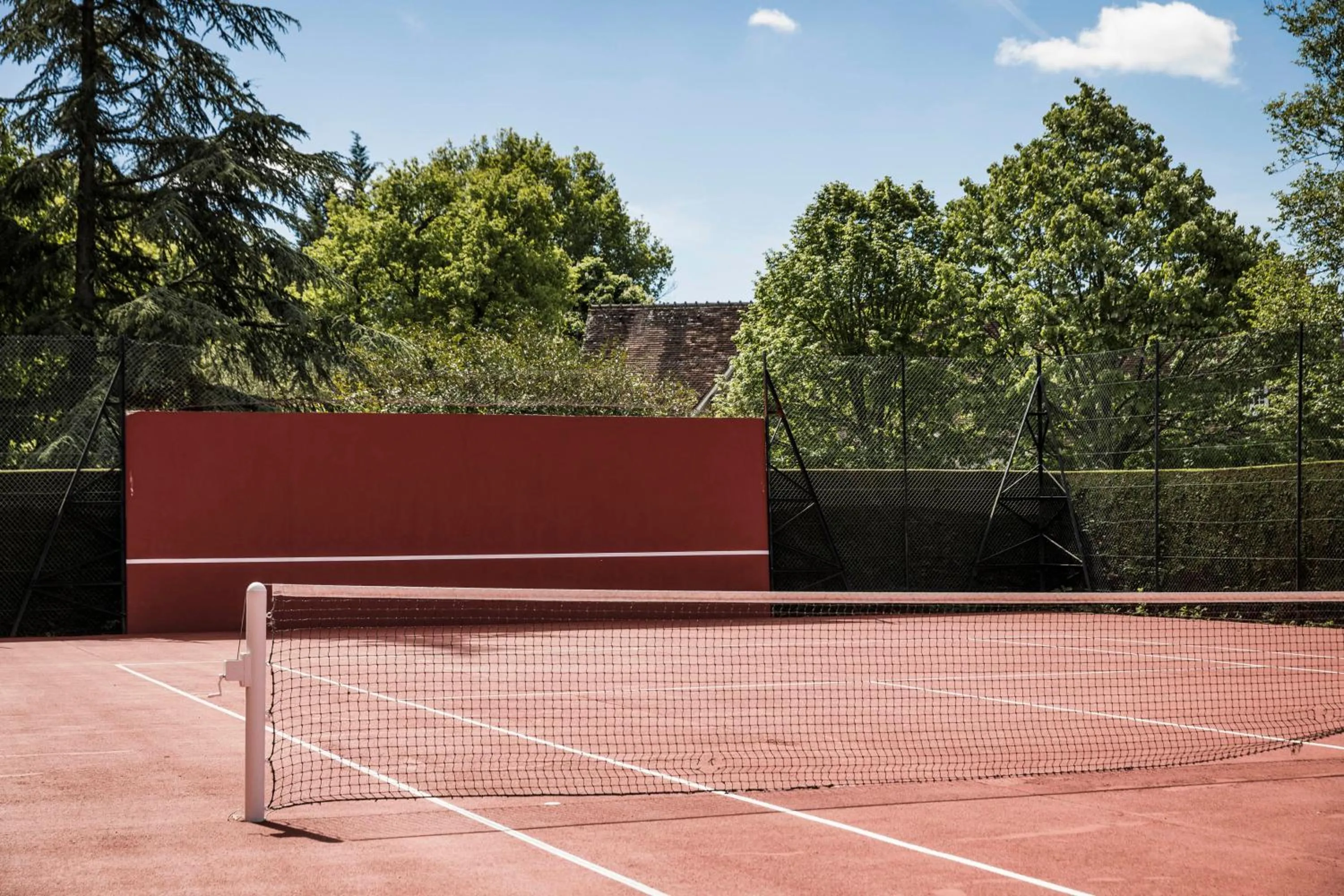 Tennis court in Les Hauts de Loire Relais & Châteaux
