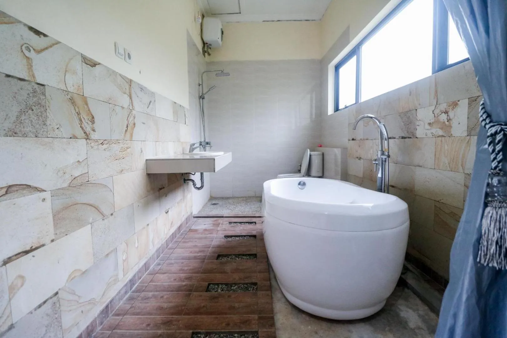 Bathroom in RedDoorz Plus near Kualanamu Airport Medan