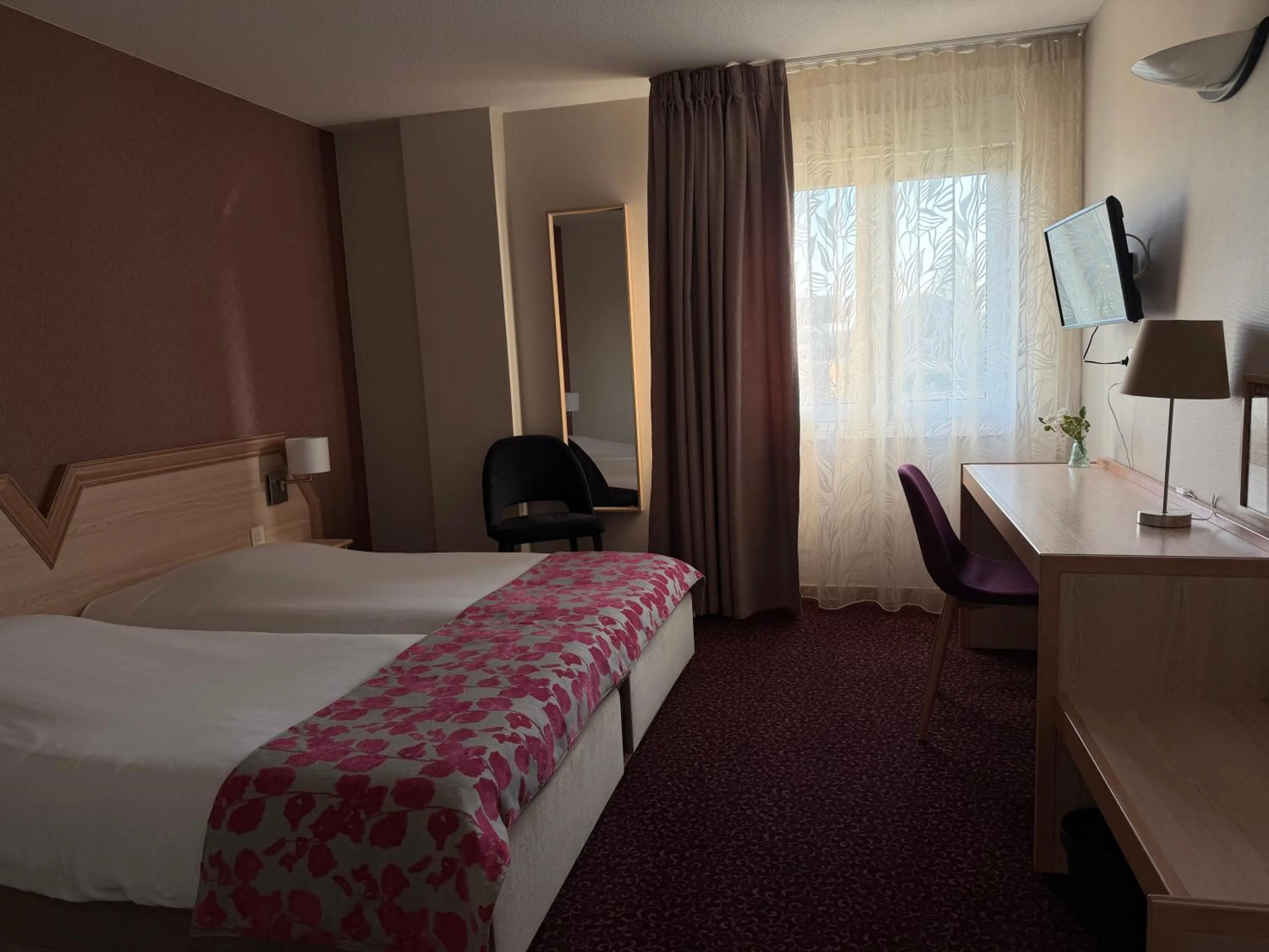 Photo of the whole room, Bed in Au Relais de l'Ill