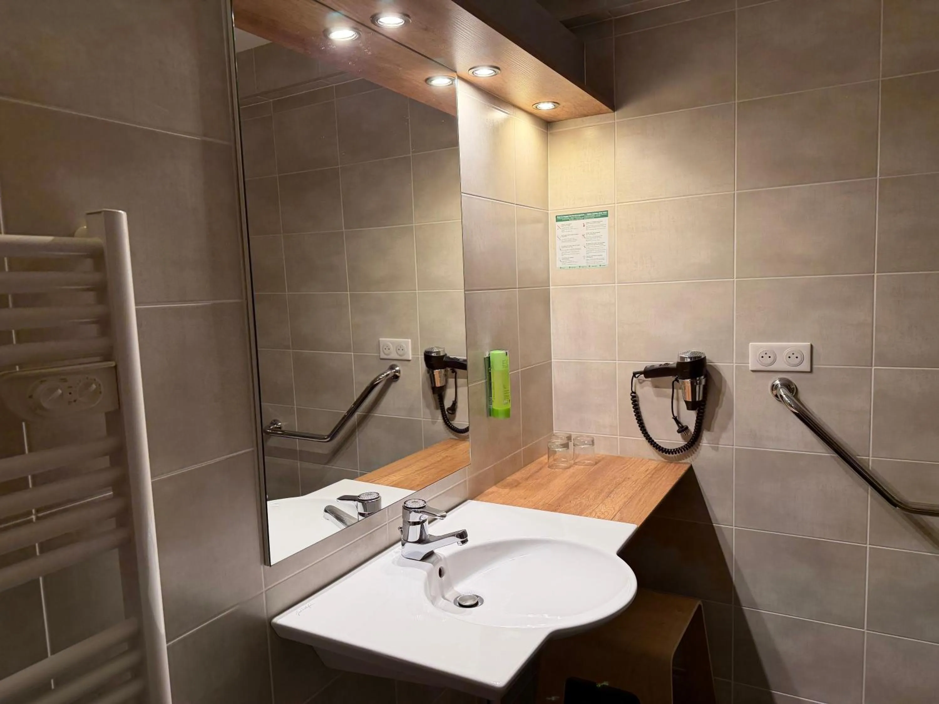 Shower in Au Relais de l'Ill