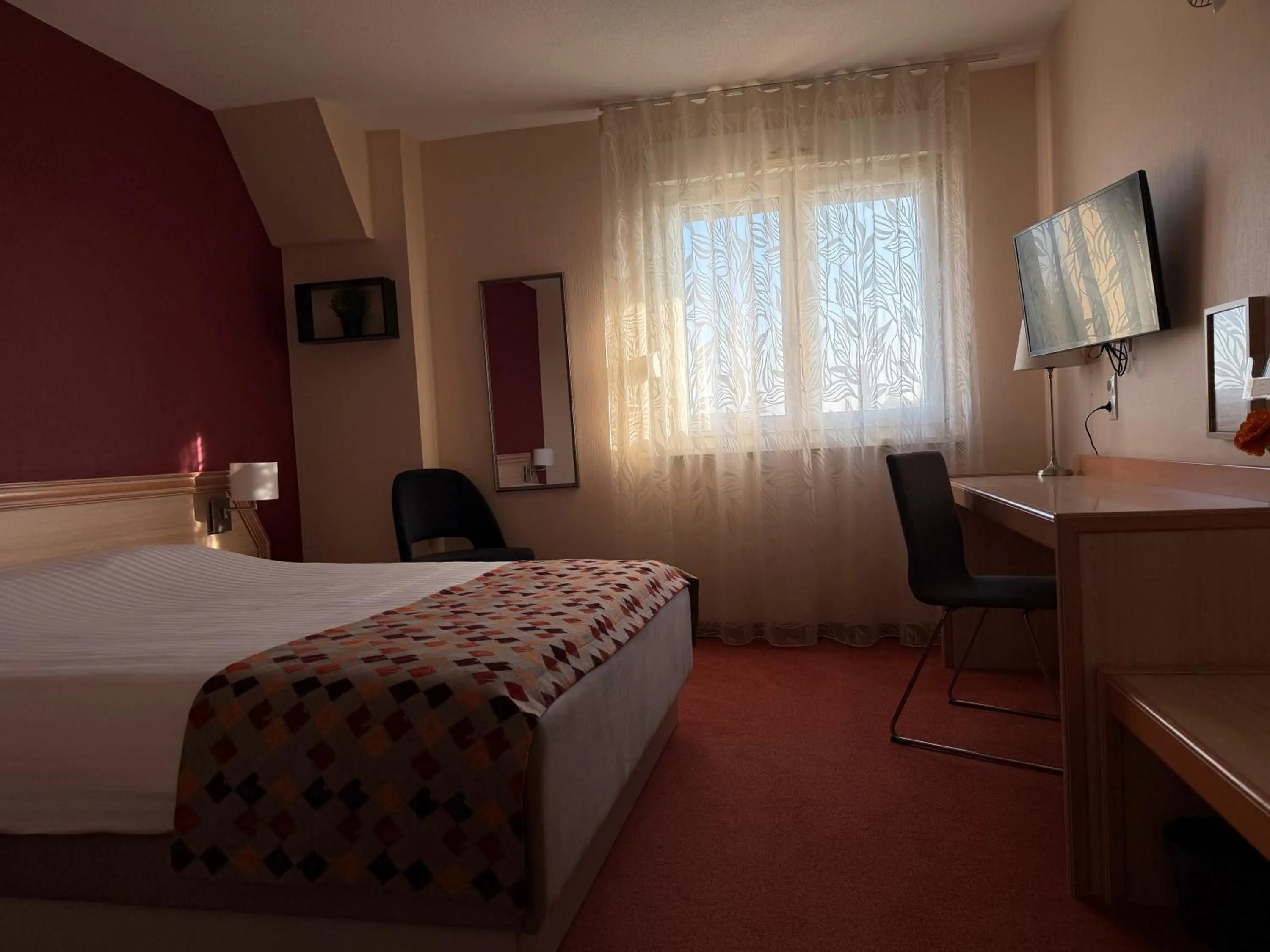Photo of the whole room, Bed in Au Relais de l'Ill